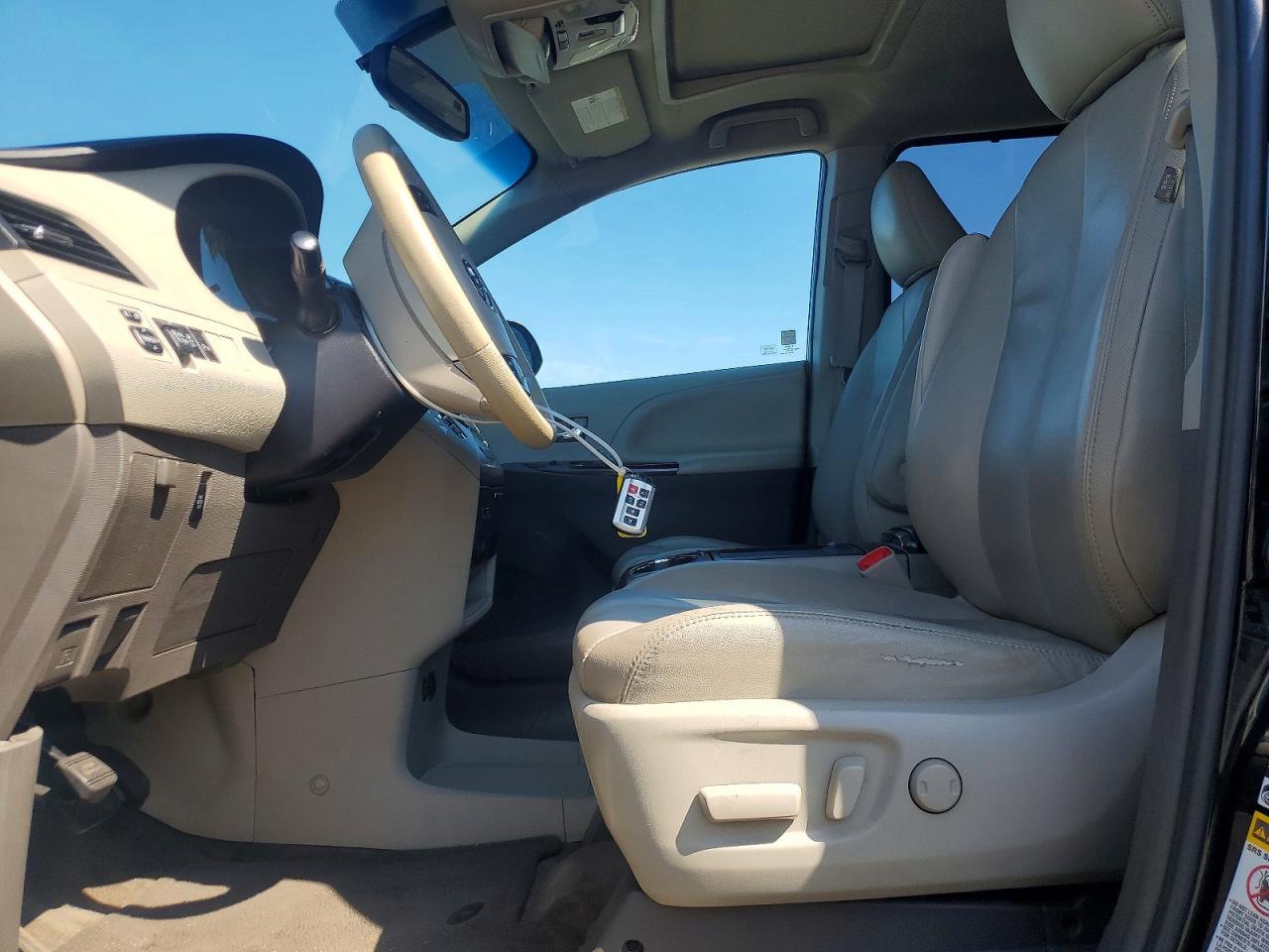 2014 Toyota Sienna Xle 7-passenger Black vin: 5TDDK3DC1ES091866