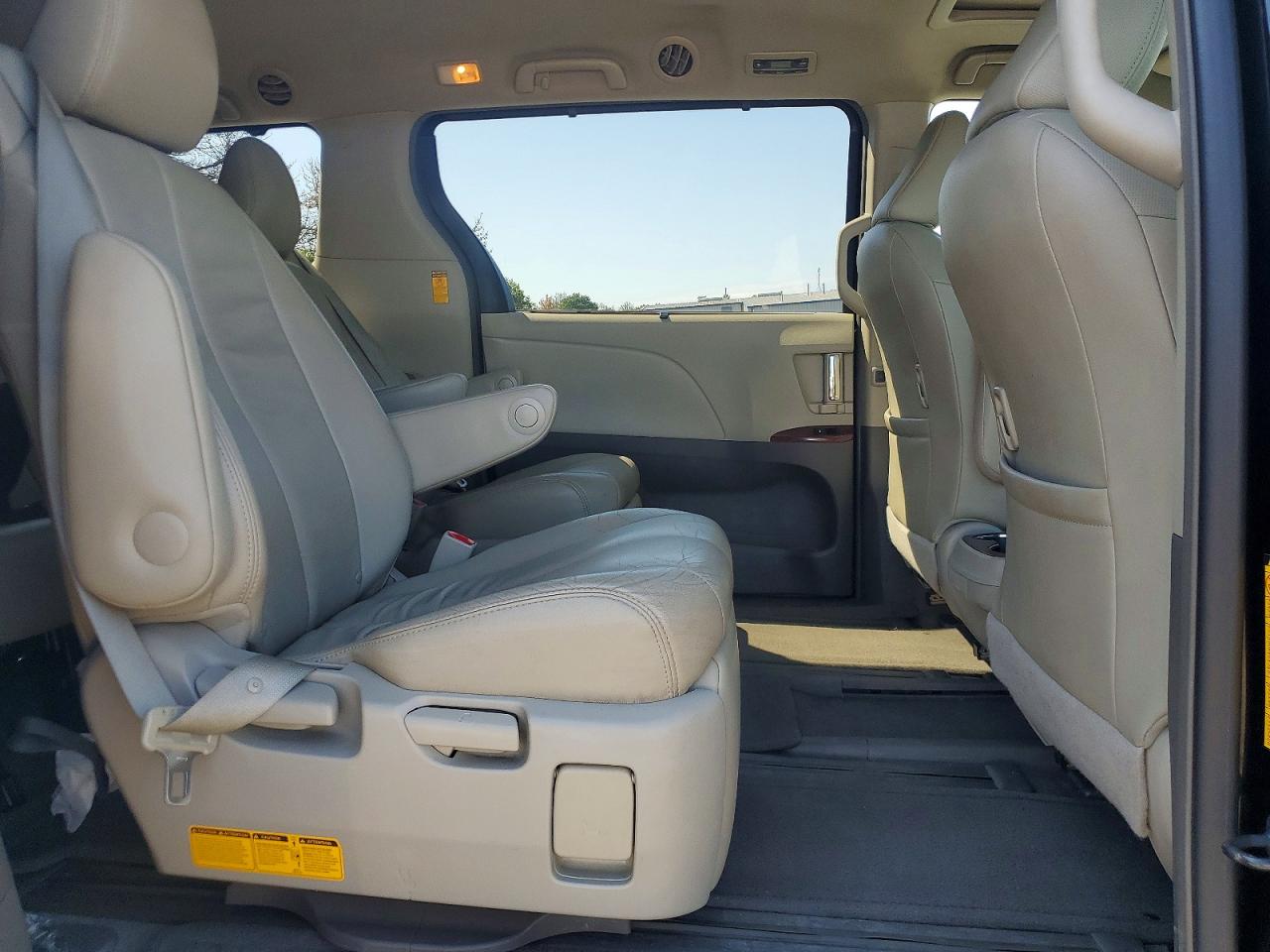 2014 Toyota Sienna Xle 7-passenger Black vin: 5TDDK3DC1ES091866