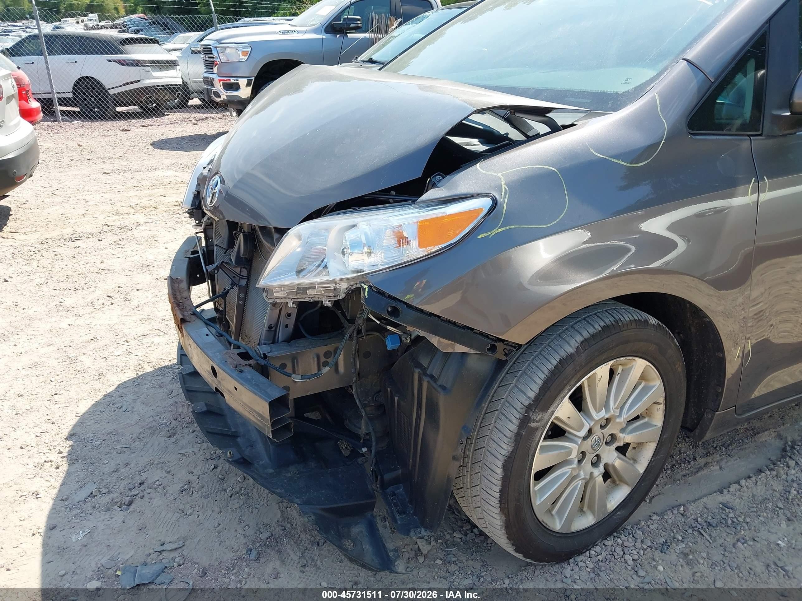 2014 Toyota Sienna Xle 7 Passenger Gray vin: 5TDDK3DC1ES092824