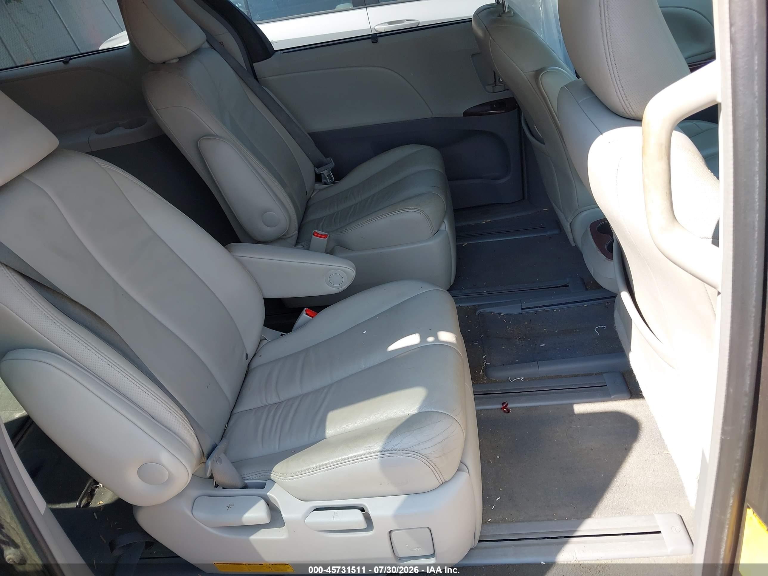 2014 Toyota Sienna Xle 7 Passenger Gray vin: 5TDDK3DC1ES092824