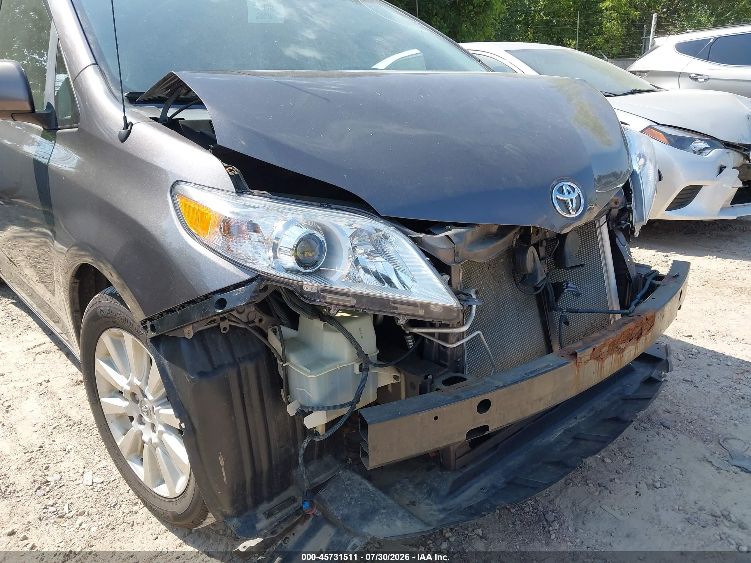 2014 Toyota Sienna Xle 7 Passenger Gray vin: 5TDDK3DC1ES092824