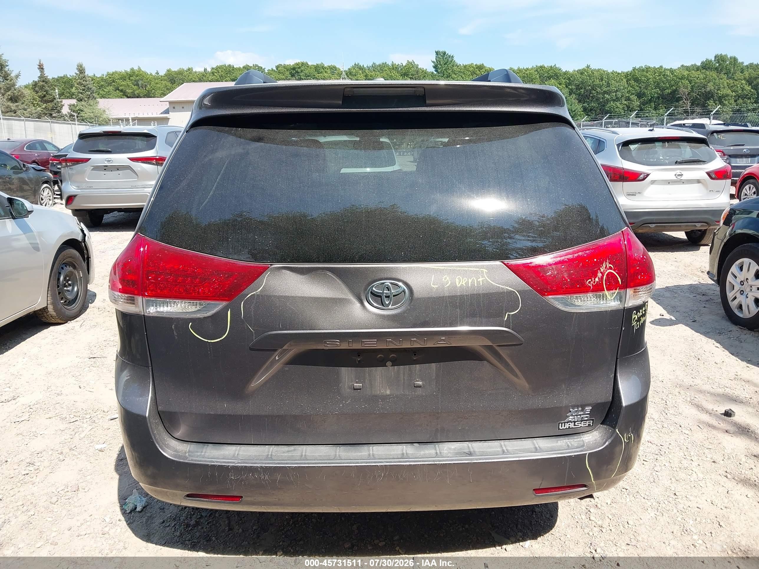 2014 Toyota Sienna Xle 7 Passenger Gray vin: 5TDDK3DC1ES092824