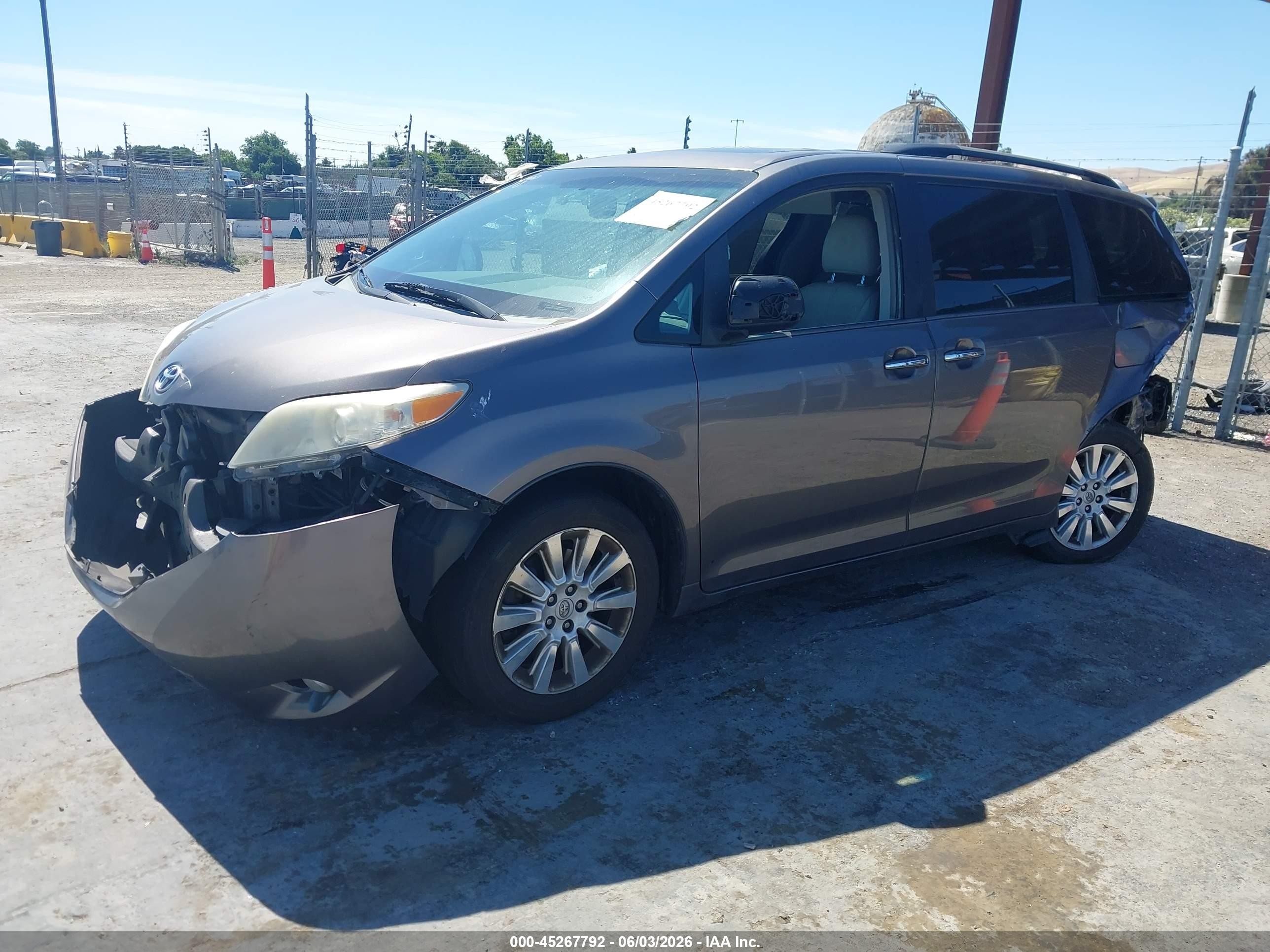 2014 Toyota Sienna Xle 7 Passenger Gray vin: 5TDDK3DC1ES093228