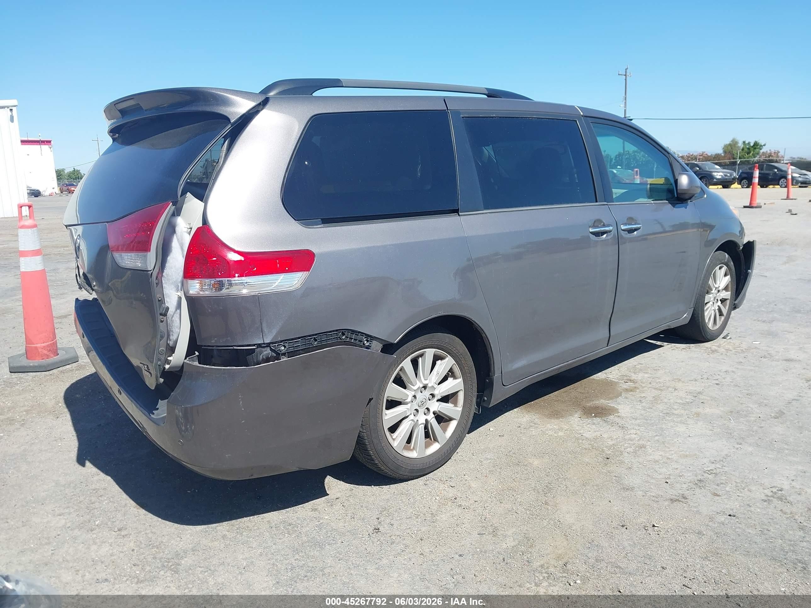 2014 Toyota Sienna Xle 7 Passenger Gray vin: 5TDDK3DC1ES093228