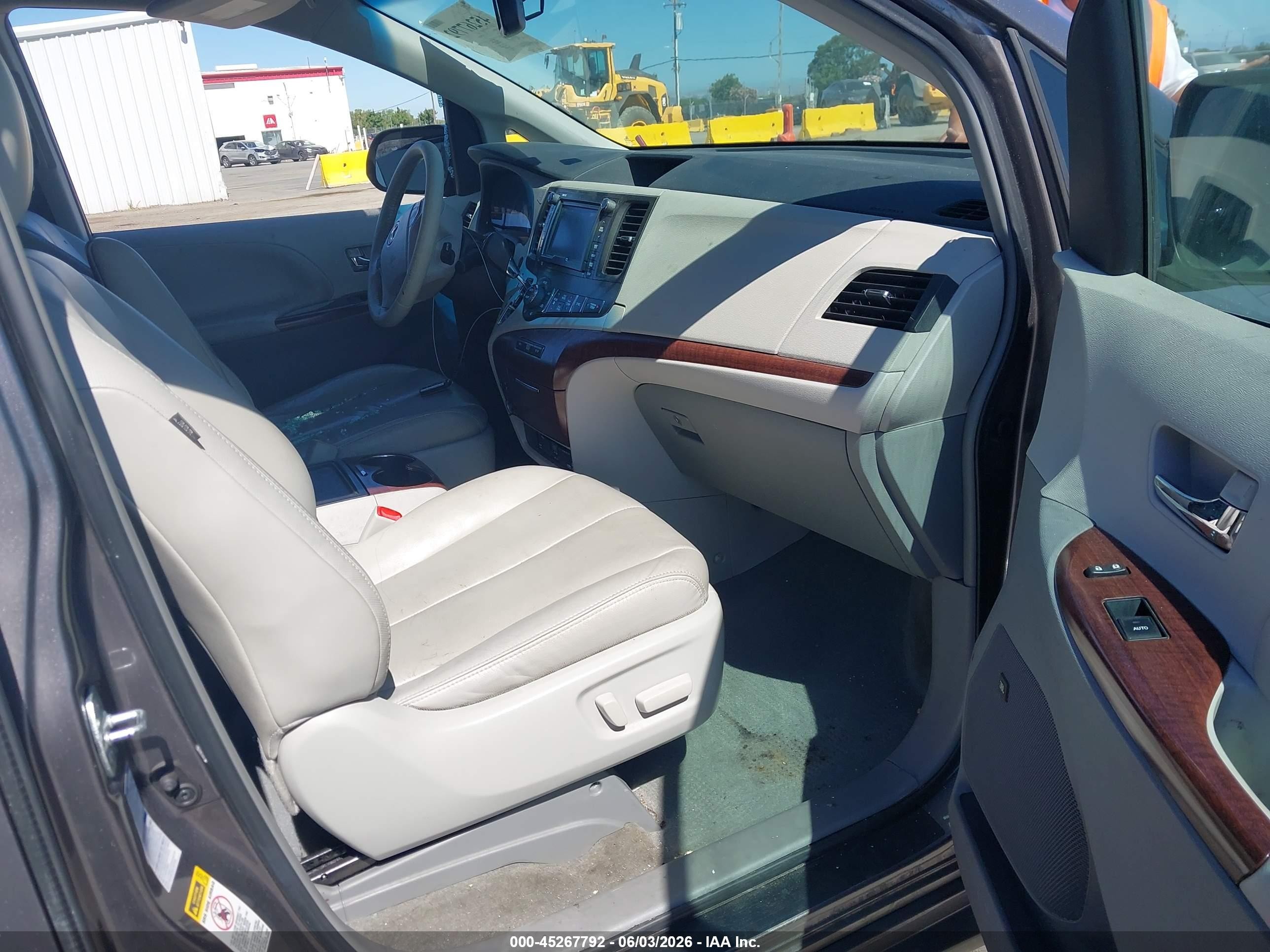 2014 Toyota Sienna Xle 7 Passenger Gray vin: 5TDDK3DC1ES093228