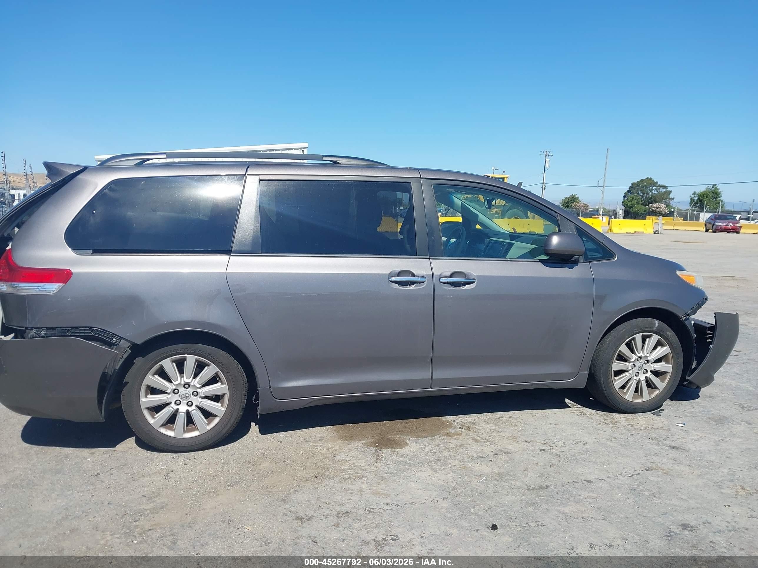 2014 Toyota Sienna Xle 7 Passenger Gray vin: 5TDDK3DC1ES093228