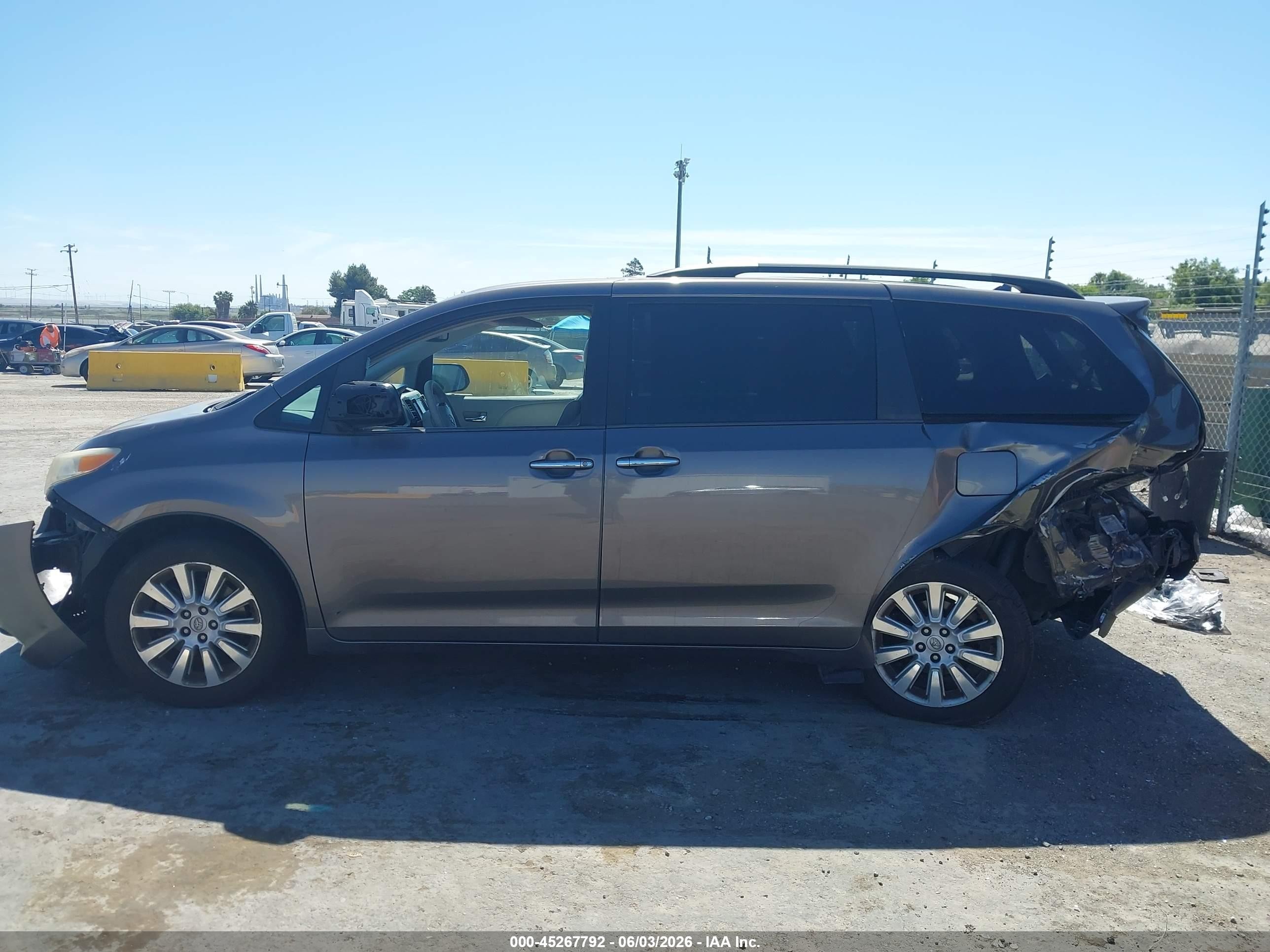 2014 Toyota Sienna Xle 7 Passenger Gray vin: 5TDDK3DC1ES093228