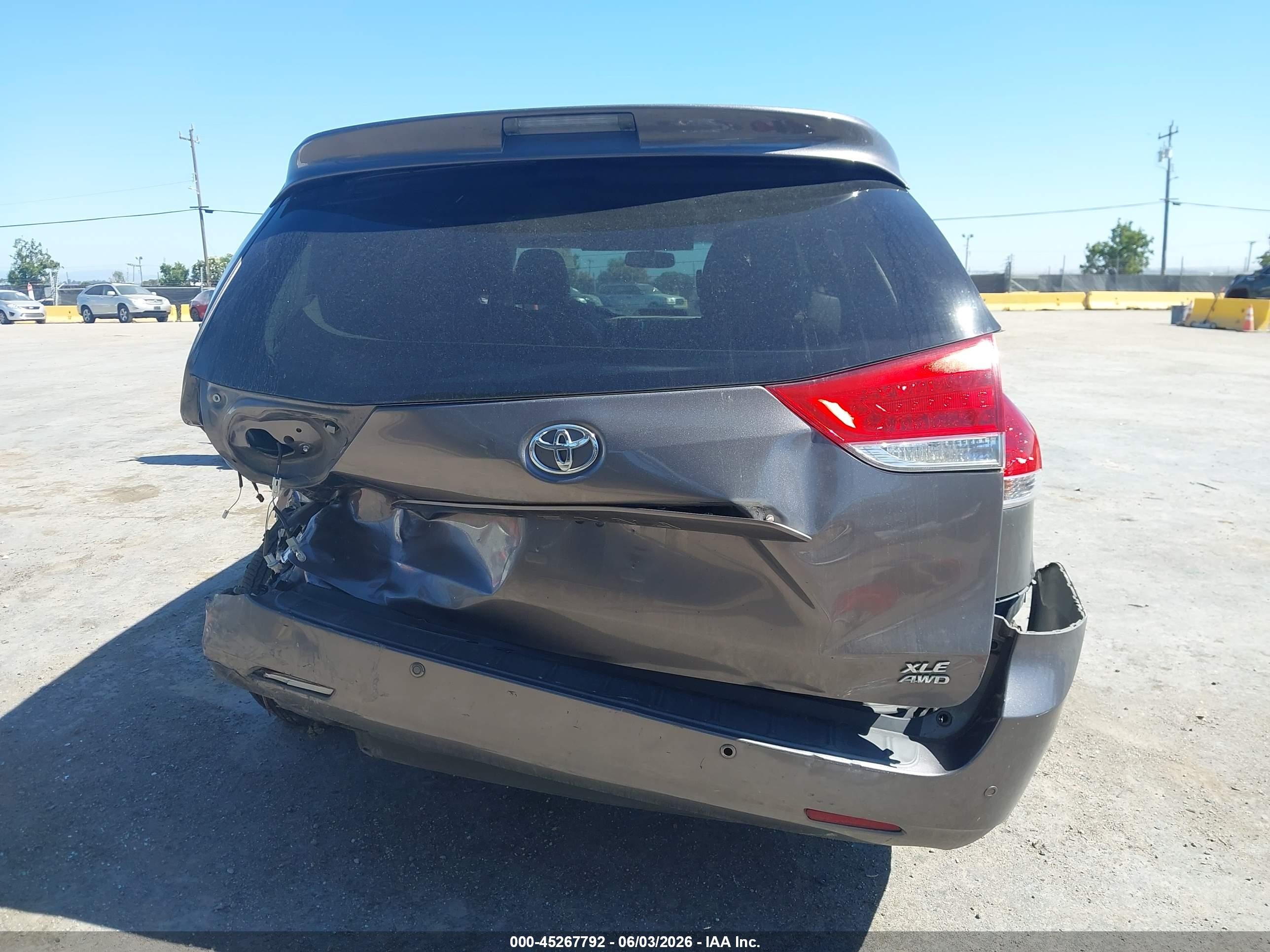2014 Toyota Sienna Xle 7 Passenger Gray vin: 5TDDK3DC1ES093228