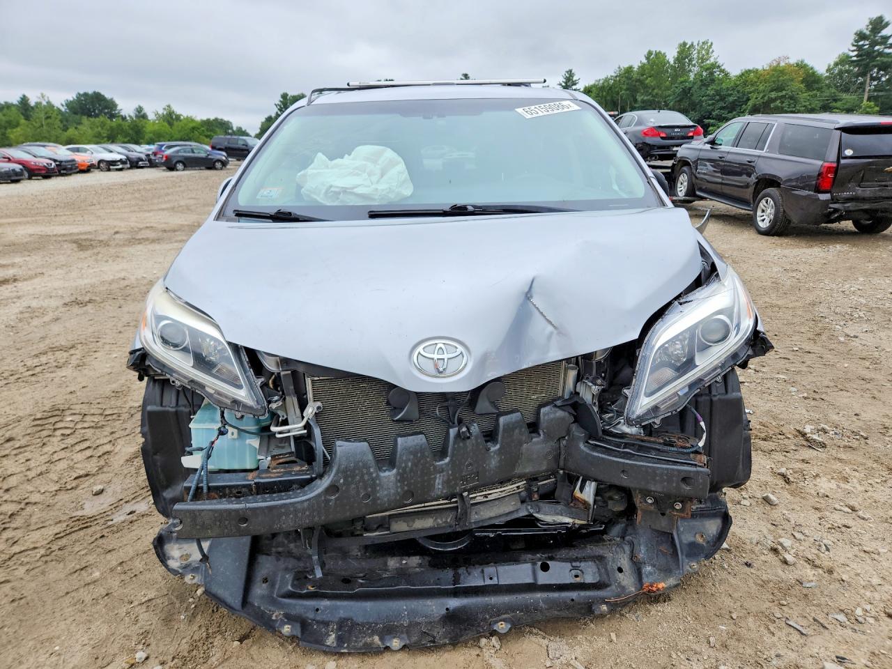 2015 Toyota Sienna Limited Premium 7-passenger Silver vin: 5TDDK3DC1FS095191