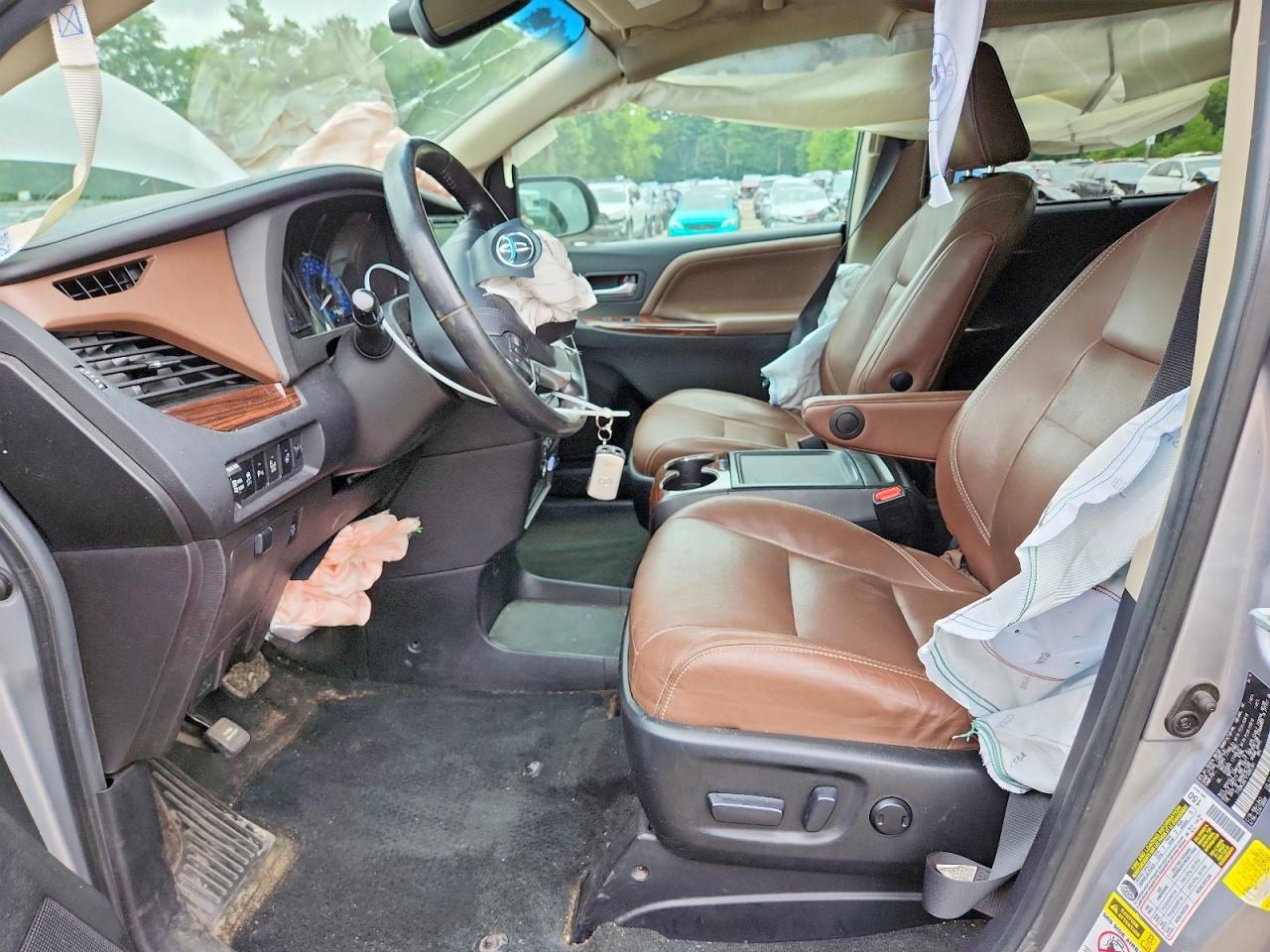 2015 Toyota Sienna Limited Premium 7-passenger Silver vin: 5TDDK3DC1FS095191