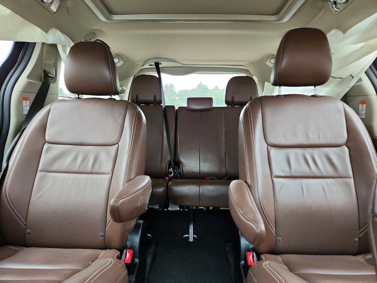 2015 Toyota Sienna Limited Premium 7-passenger Silver vin: 5TDDK3DC1FS095191