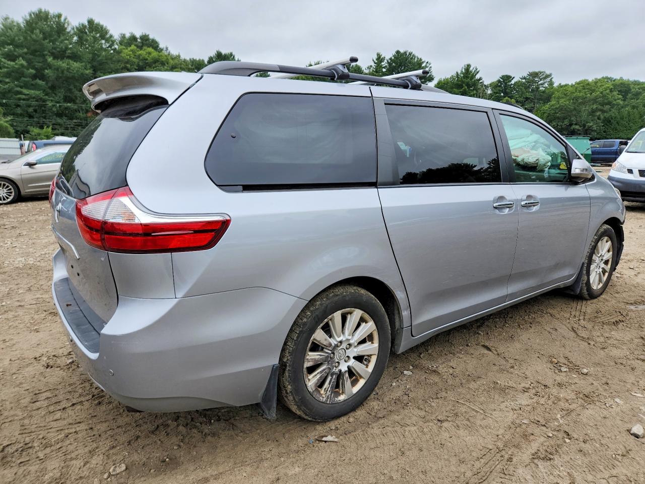 2015 Toyota Sienna Limited Premium 7-passenger Silver vin: 5TDDK3DC1FS095191