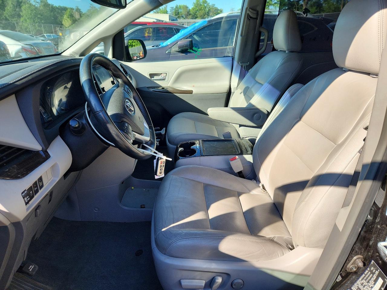 2015 Toyota Sienna Xle Premium 7-passenger Black vin: 5TDDK3DC1FS098754