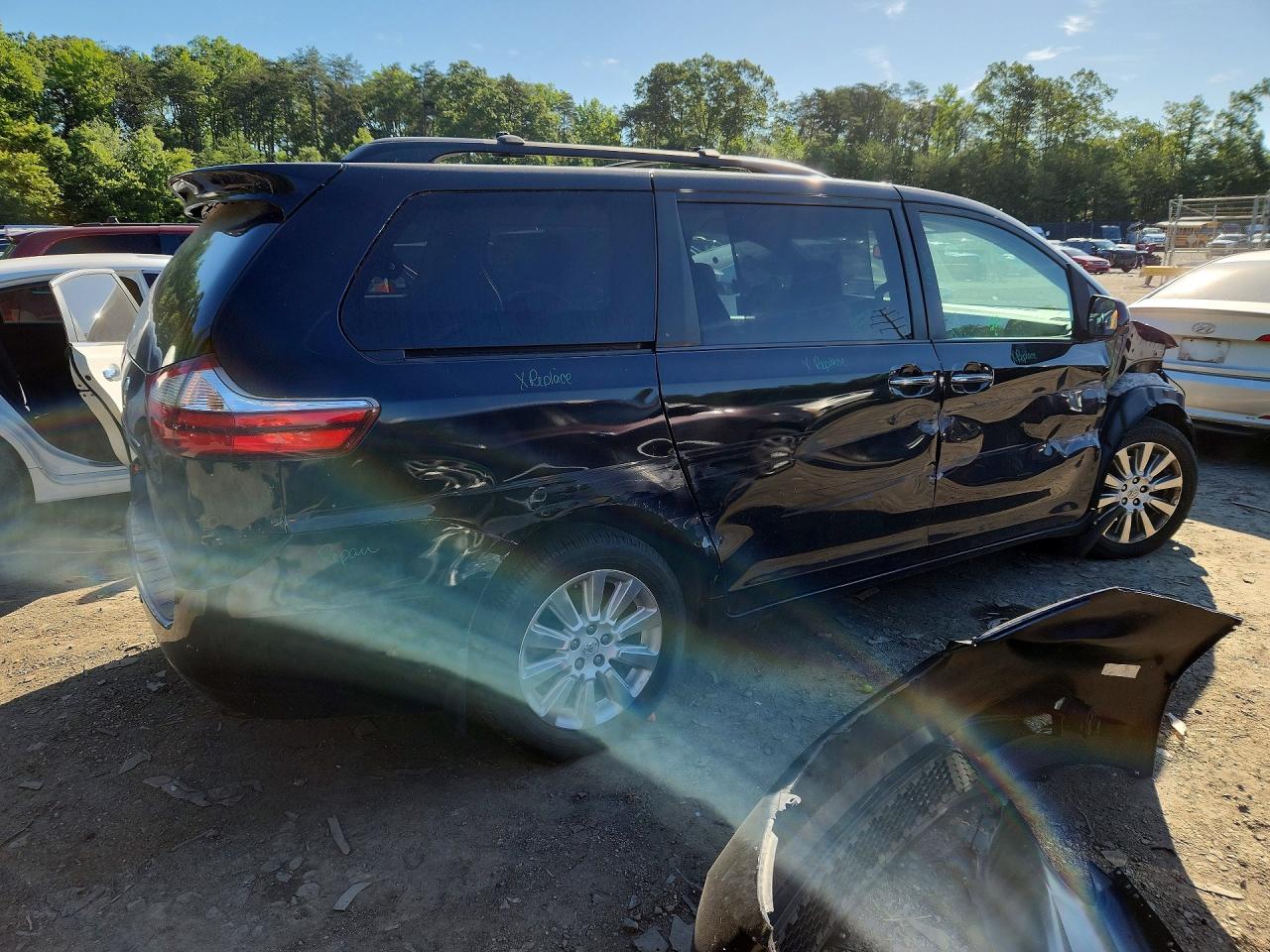 2015 Toyota Sienna Xle Premium 7-passenger Black vin: 5TDDK3DC1FS098754