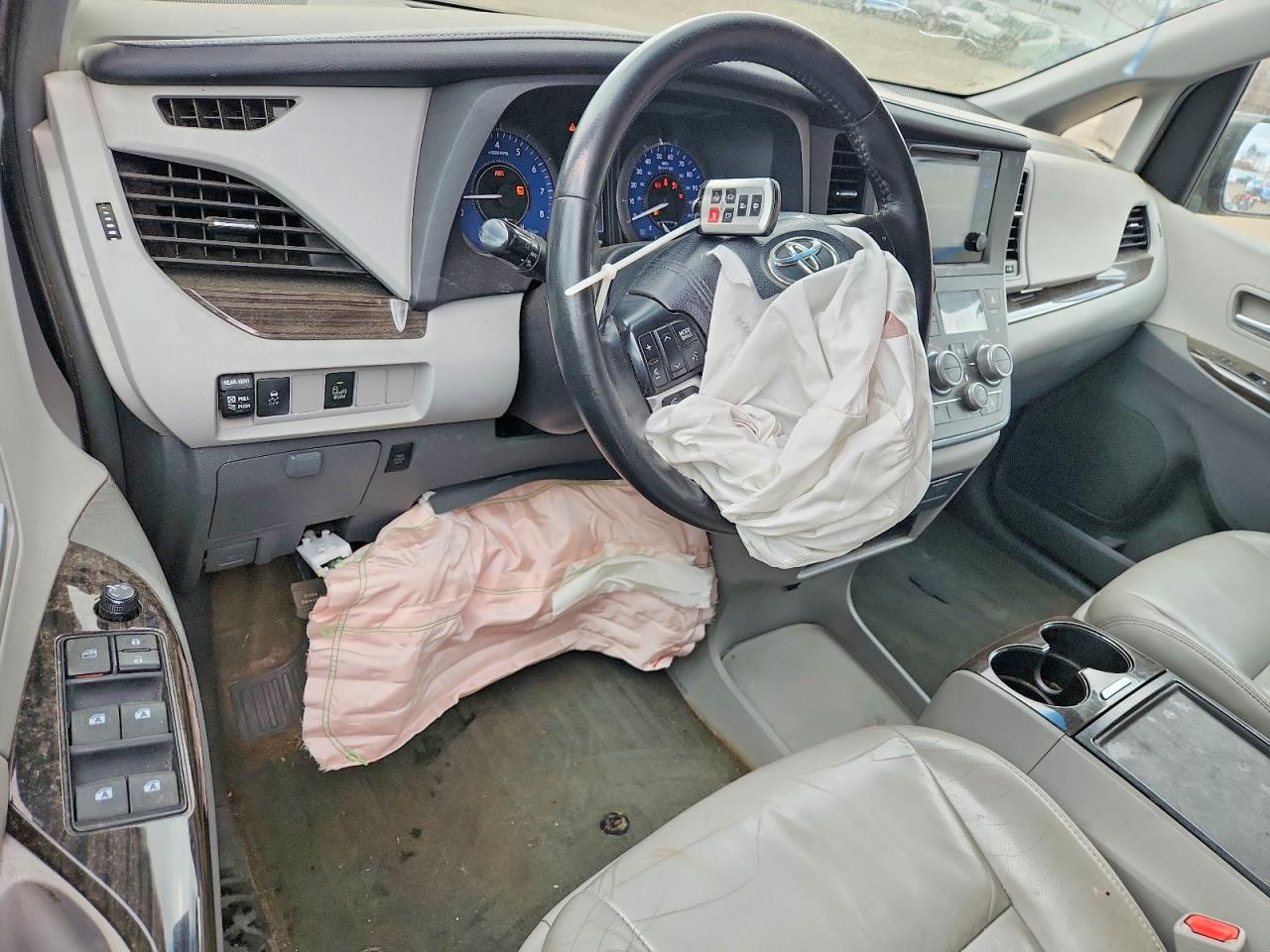 2015 Toyota Sienna Xle 7-passenger Blue vin: 5TDDK3DC1FS104942