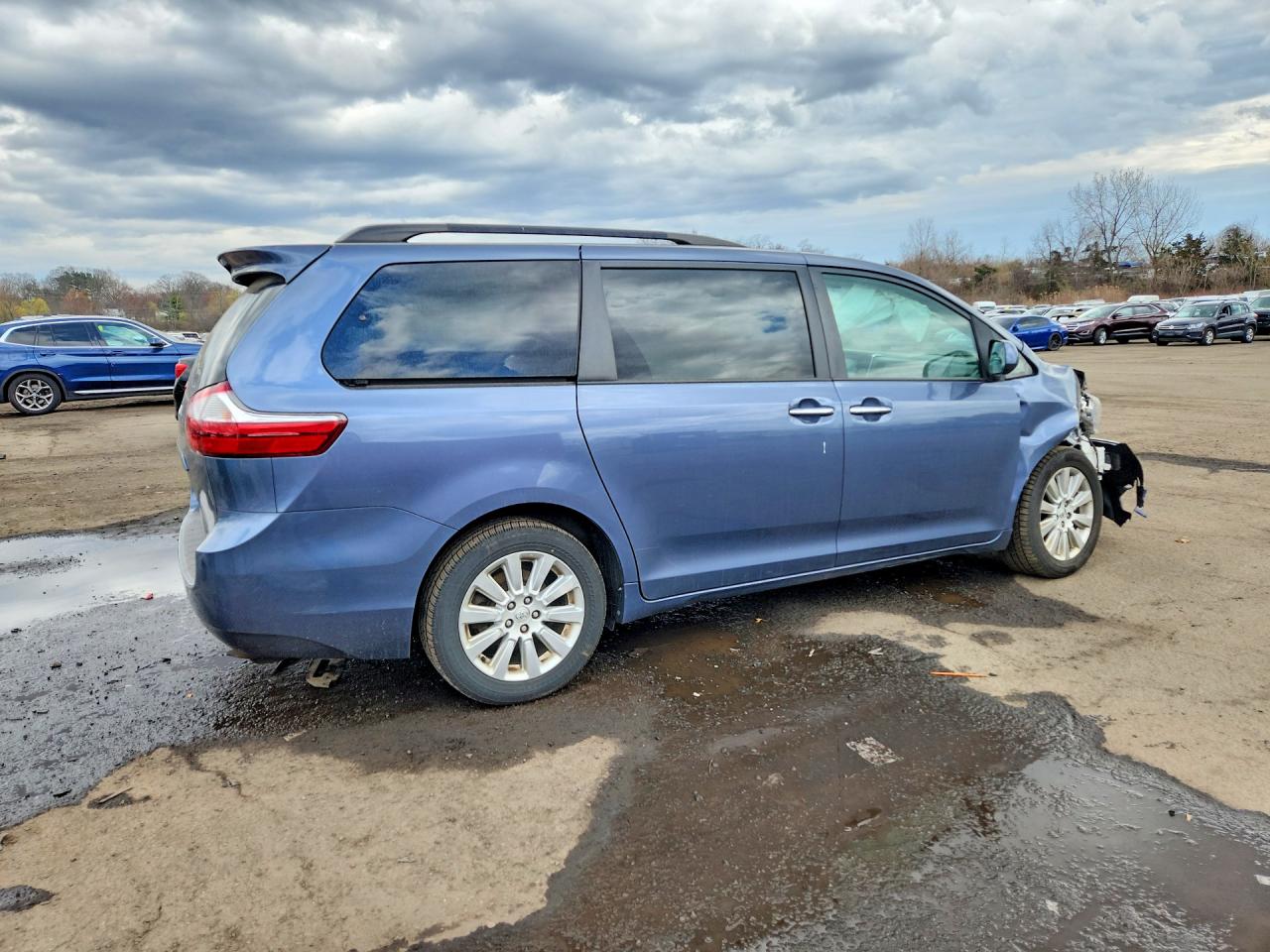 2015 Toyota Sienna Xle 7-passenger Blue vin: 5TDDK3DC1FS104942