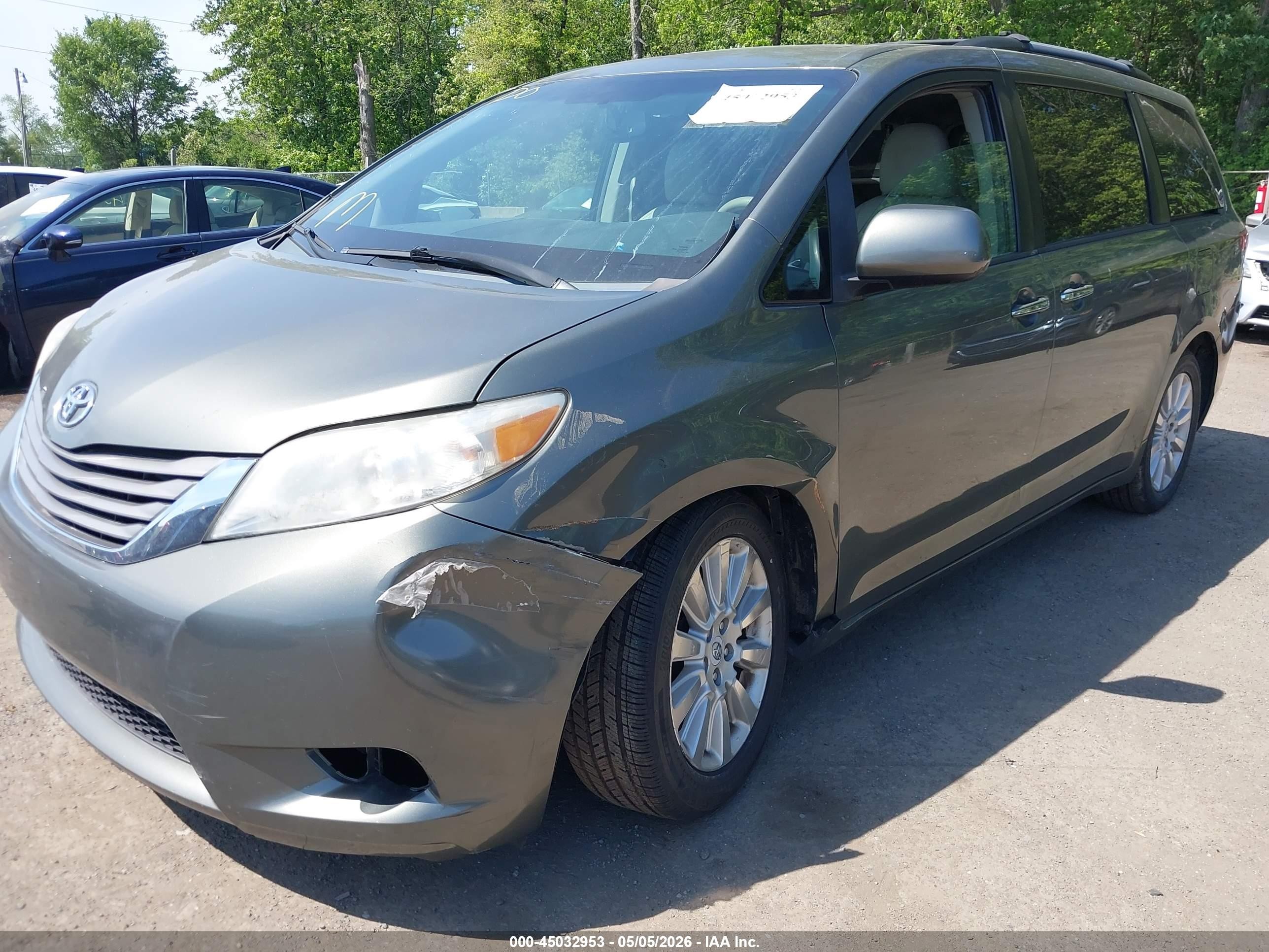 2011 Toyota Sienna Xle Gray vin: 5TDDK3DC2BS004147