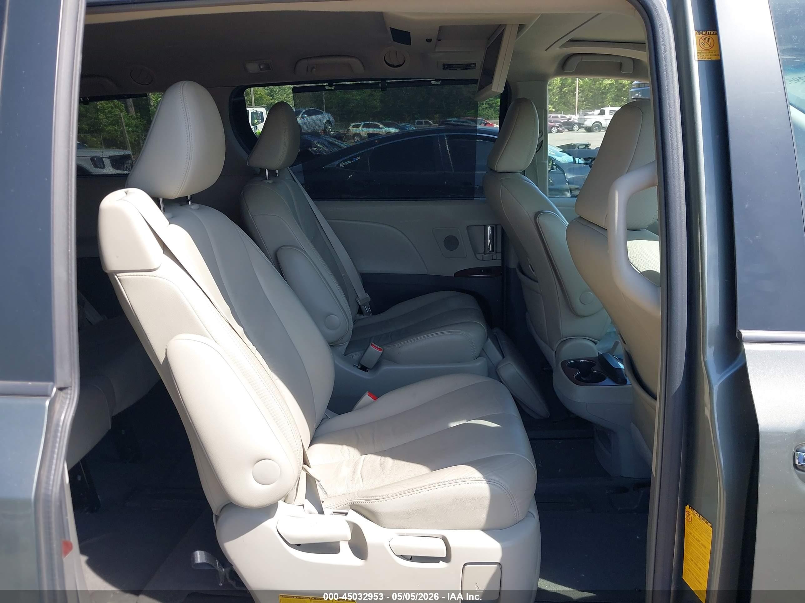 2011 Toyota Sienna Xle Gray vin: 5TDDK3DC2BS004147