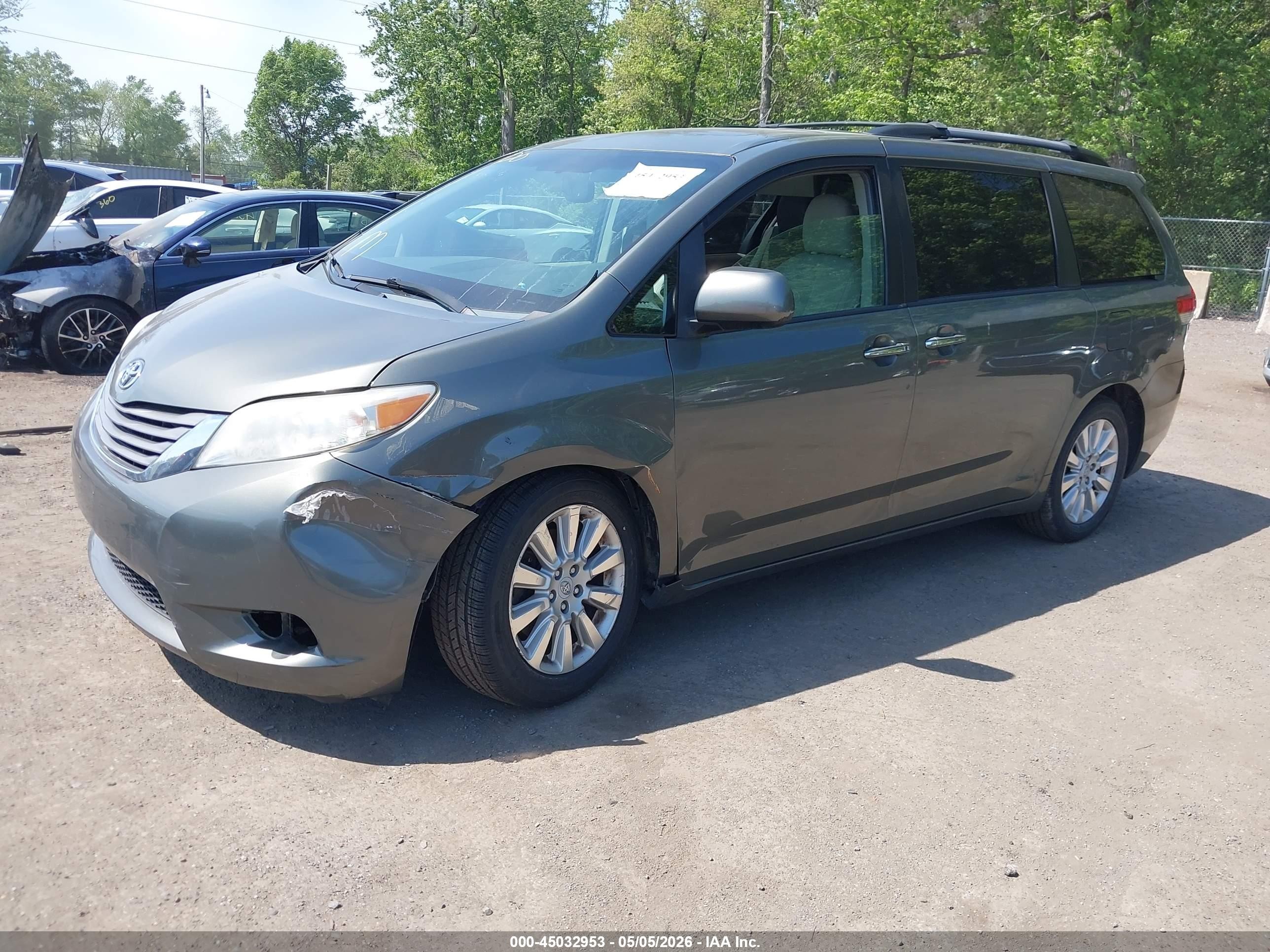 2011 Toyota Sienna Xle Gray vin: 5TDDK3DC2BS004147