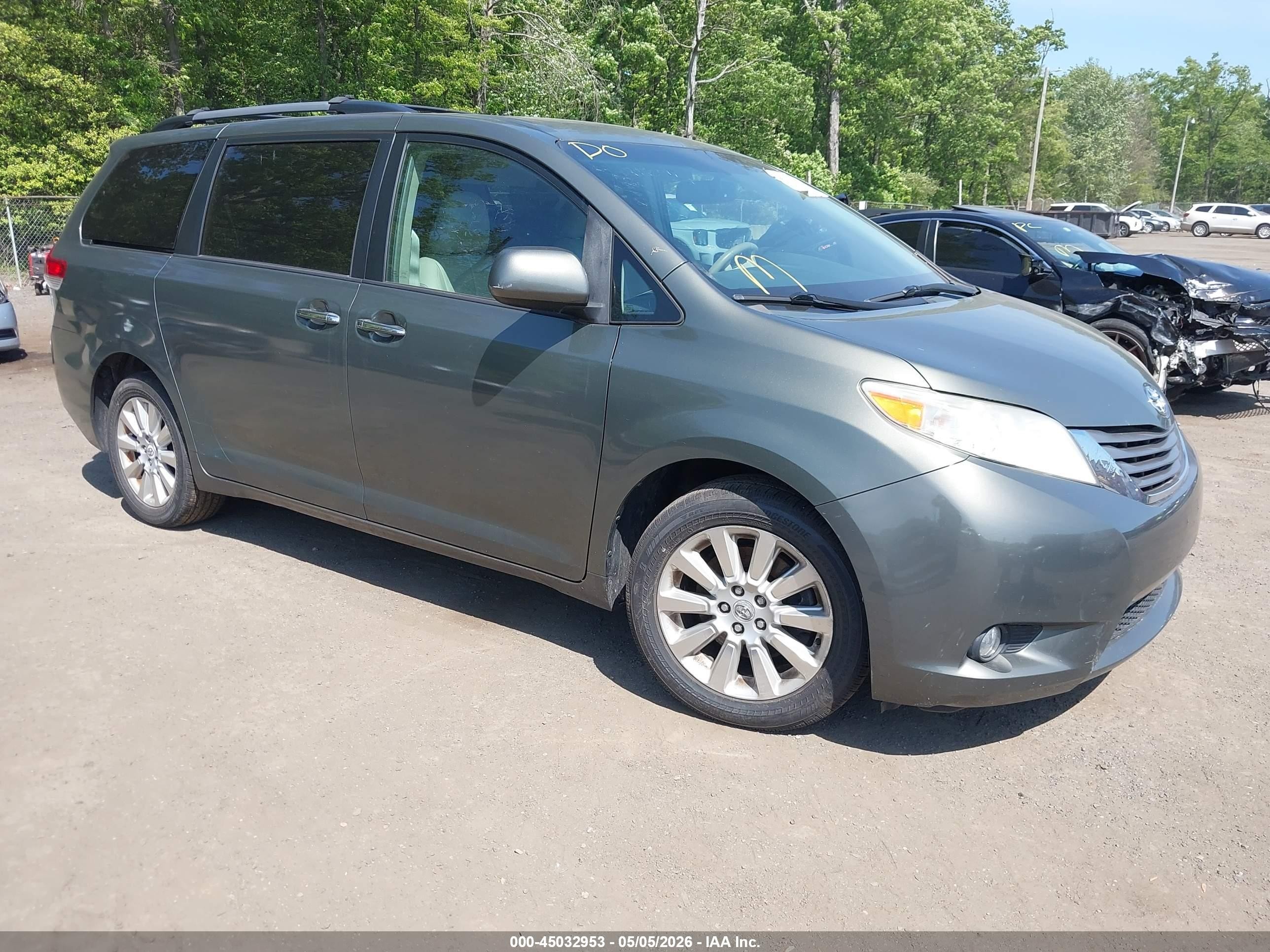 2011 Toyota Sienna Xle Gray vin: 5TDDK3DC2BS004147