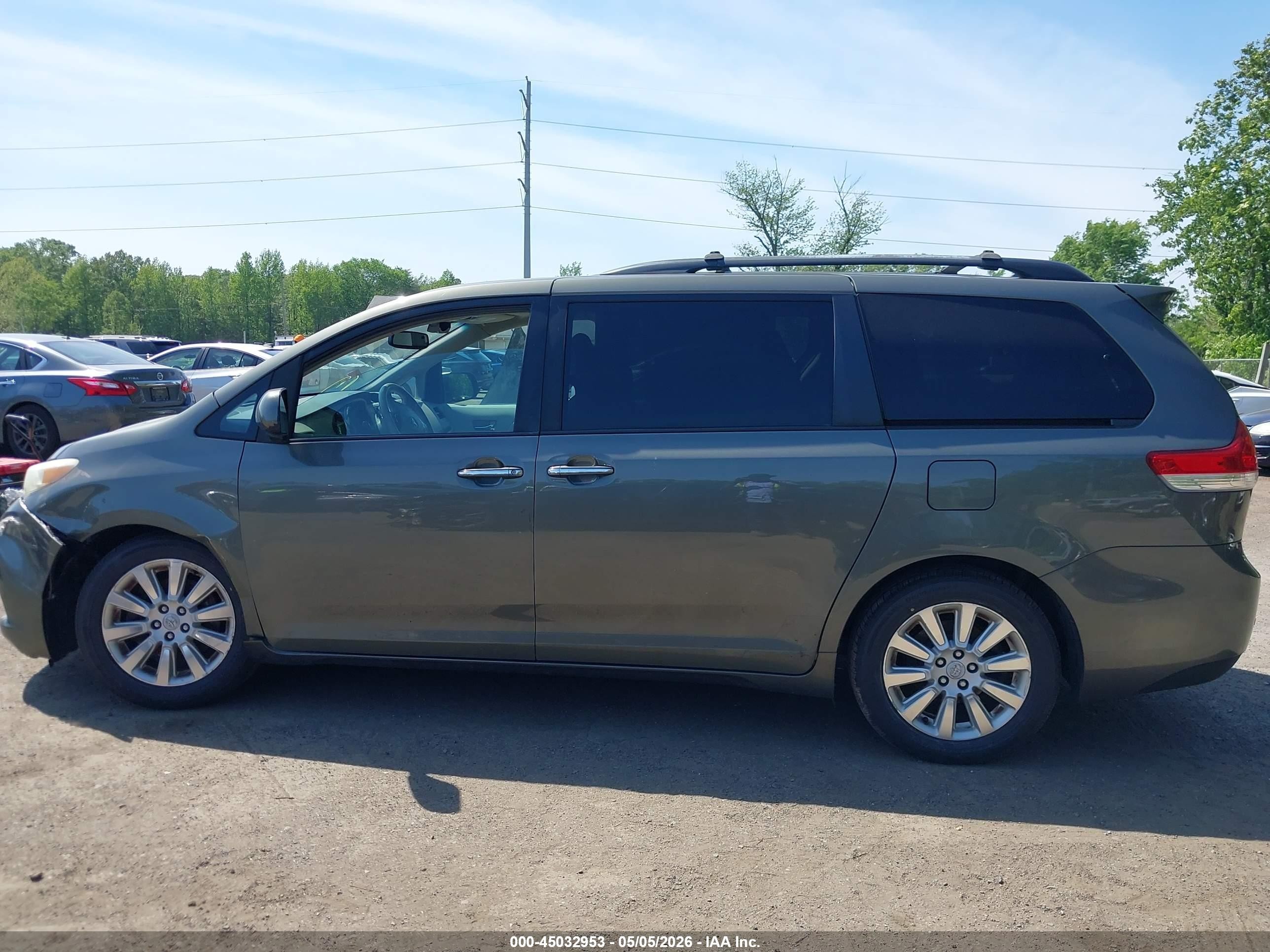 2011 Toyota Sienna Xle Gray vin: 5TDDK3DC2BS004147