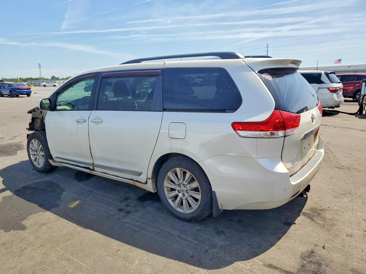 2011 Toyota Sienna Xle 7-passenger Белый vin: 5TDDK3DC2BS007324