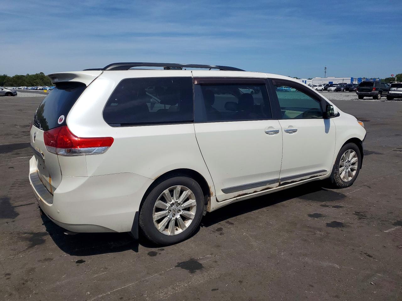 2011 Toyota Sienna Xle 7-passenger Белый vin: 5TDDK3DC2BS007324