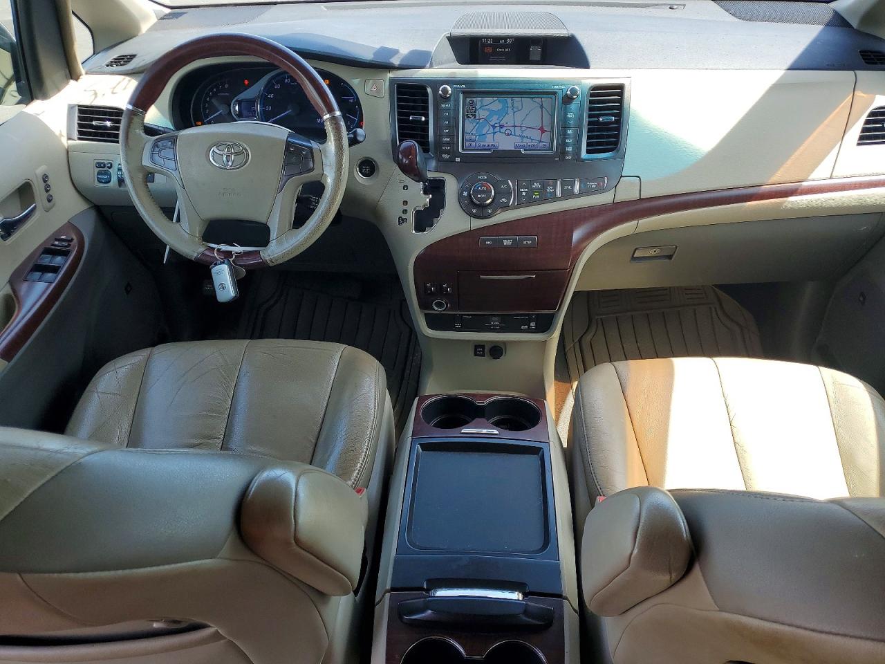 2011 Toyota Sienna Xle 7-passenger Белый vin: 5TDDK3DC2BS007324