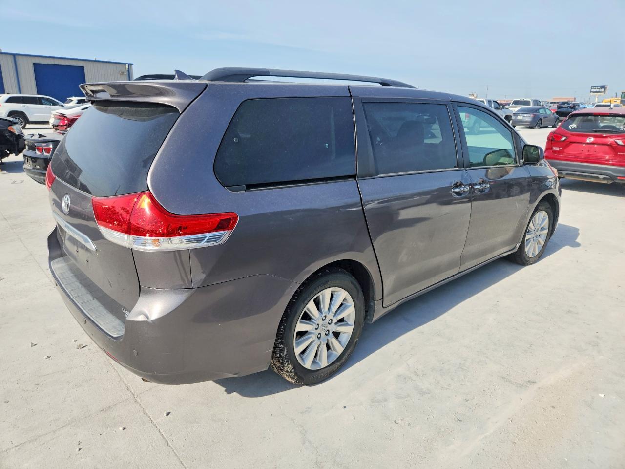 2011 Toyota Sienna Limited 7-passenger Gray vin: 5TDDK3DC2BS007856