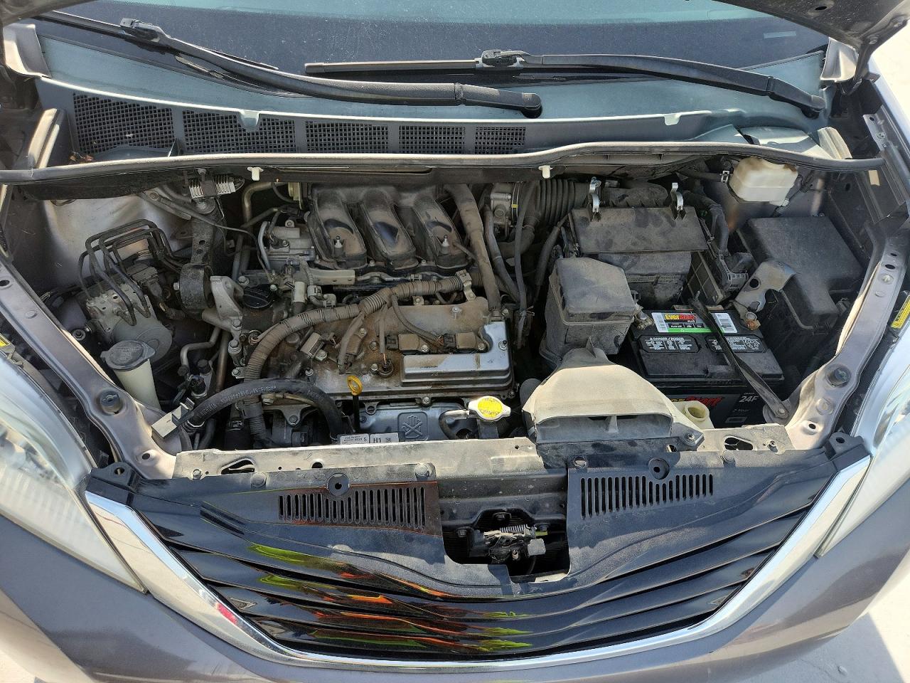 2011 Toyota Sienna Limited 7-passenger Gray vin: 5TDDK3DC2BS007856