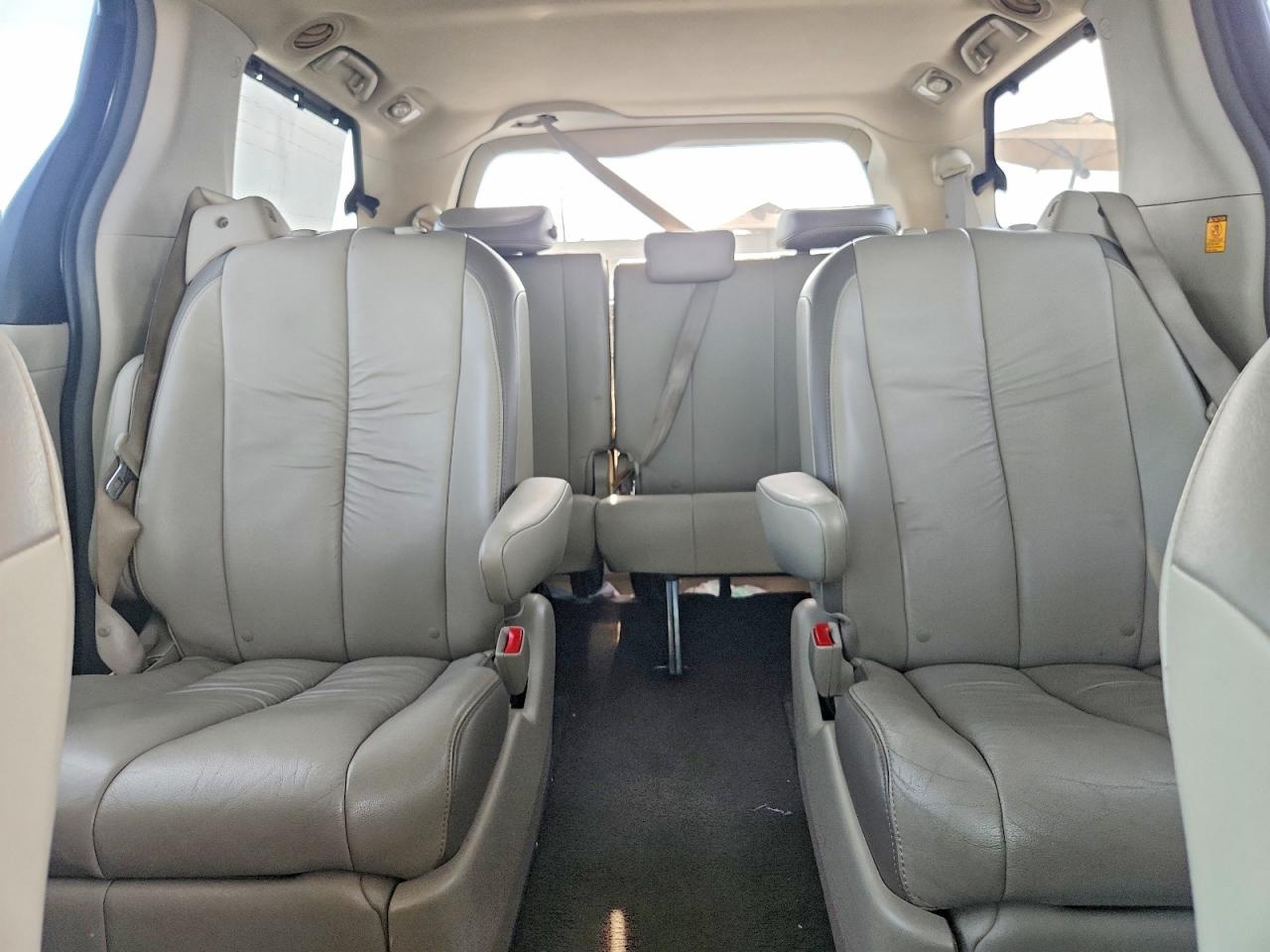 2011 Toyota Sienna Limited 7-passenger Gray vin: 5TDDK3DC2BS007856