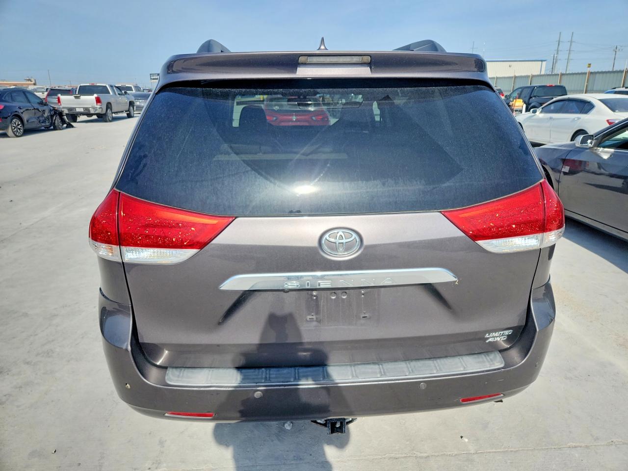 2011 Toyota Sienna Limited 7-passenger Gray vin: 5TDDK3DC2BS007856