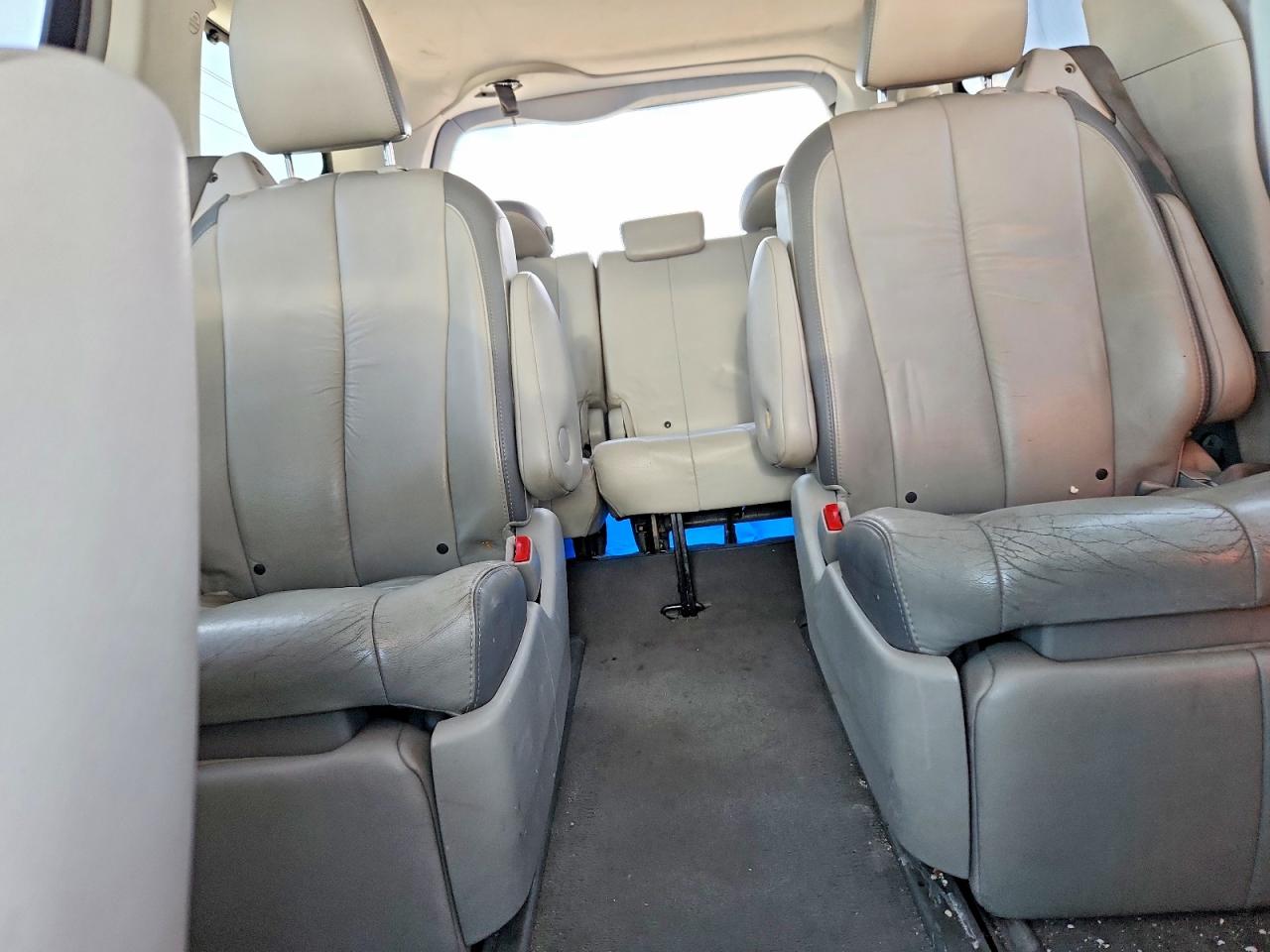 2011 Toyota Sienna Limited 7-passenger Gray vin: 5TDDK3DC2BS010367