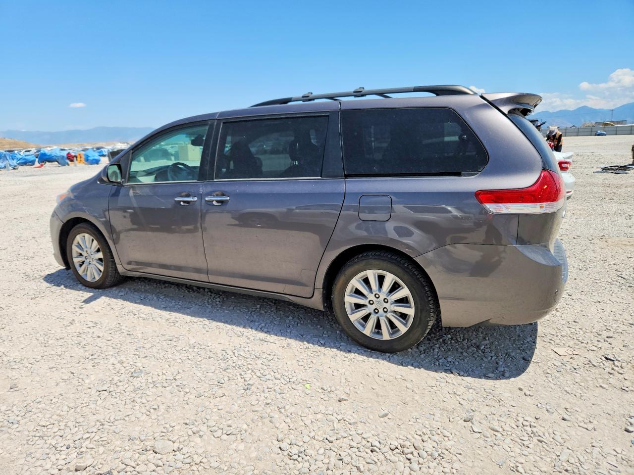 2011 Toyota Sienna Limited 7-passenger Gray vin: 5TDDK3DC2BS010367