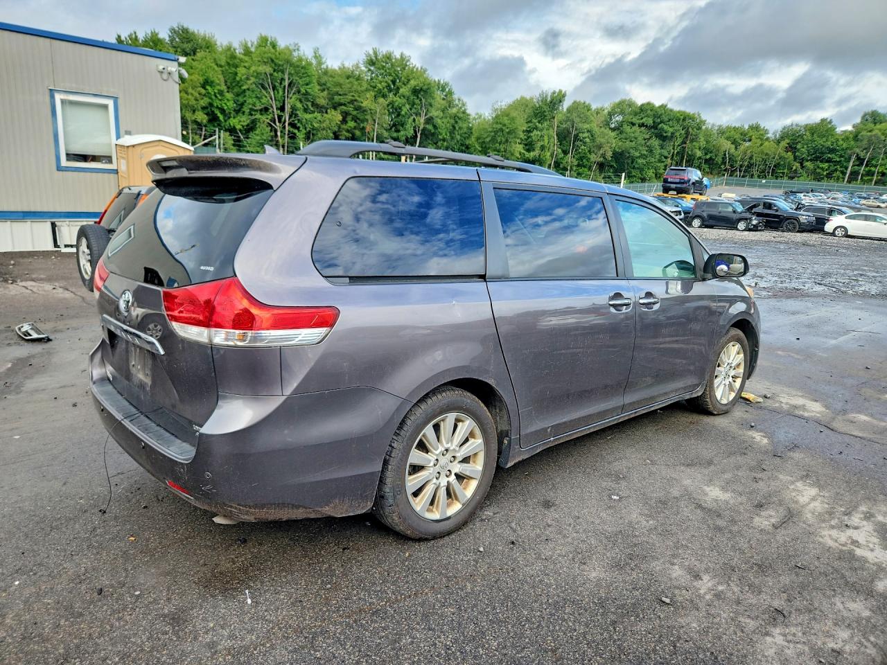 2011 Toyota Sienna Limited 7-passenger Gray vin: 5TDDK3DC2BS014550