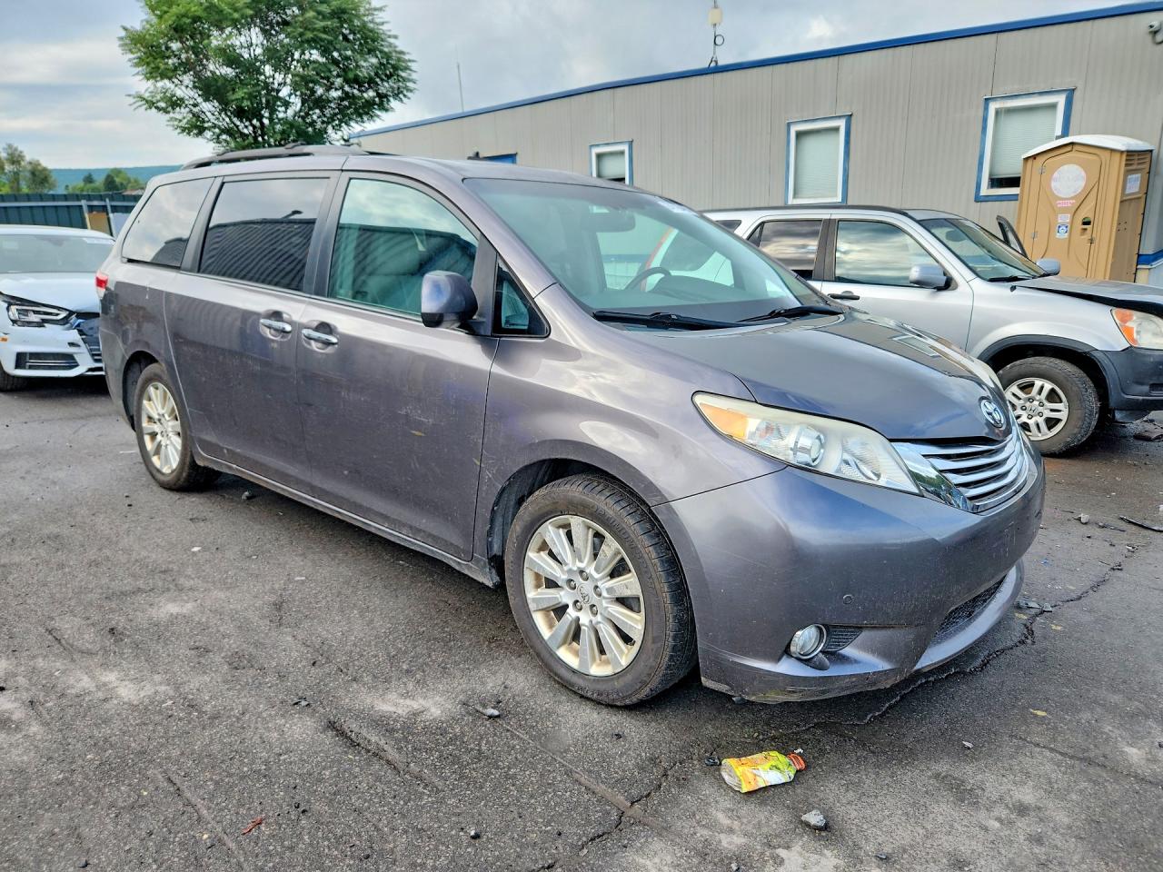 2011 Toyota Sienna Limited 7-passenger Gray vin: 5TDDK3DC2BS014550