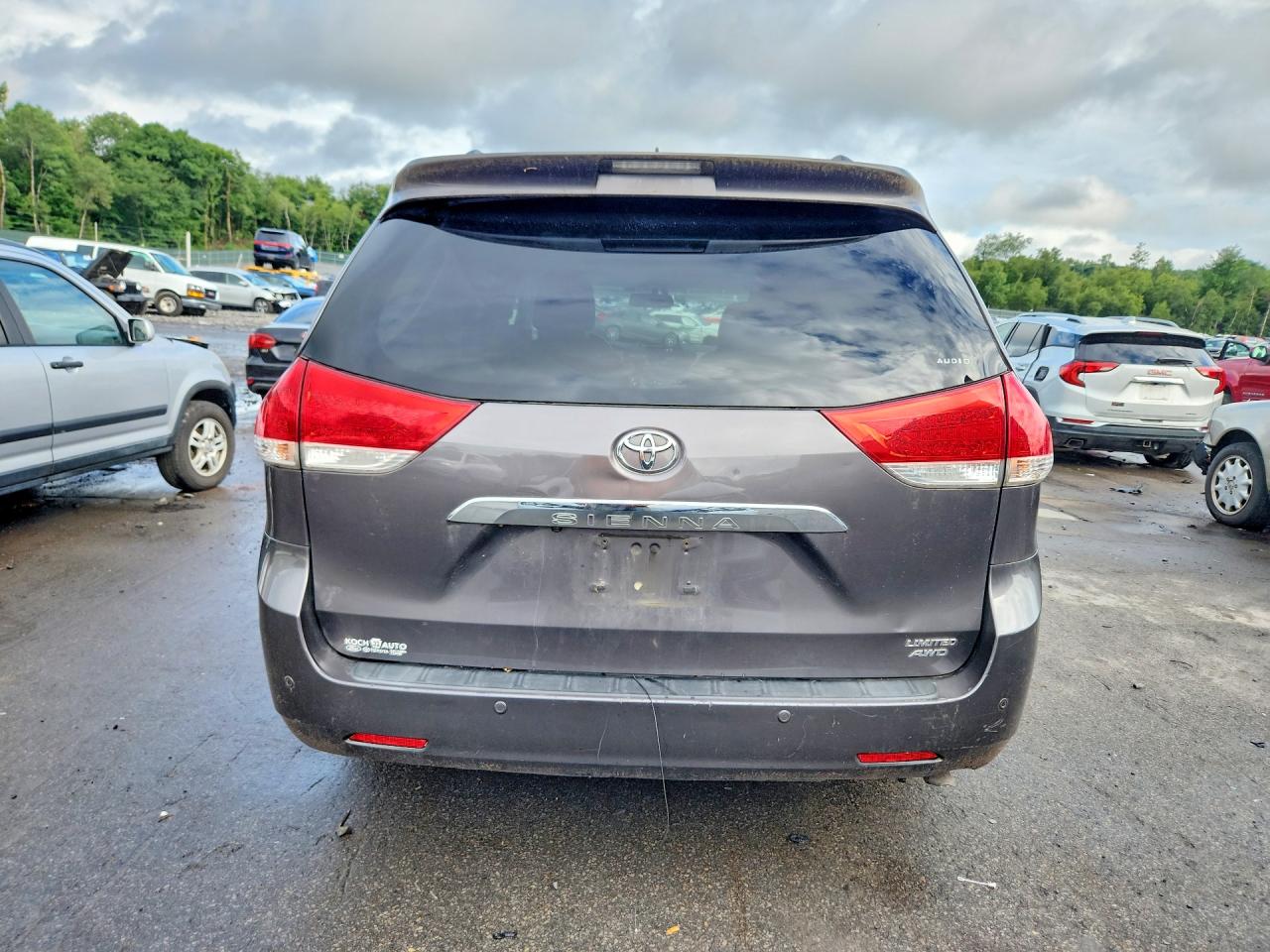 2011 Toyota Sienna Limited 7-passenger Gray vin: 5TDDK3DC2BS014550
