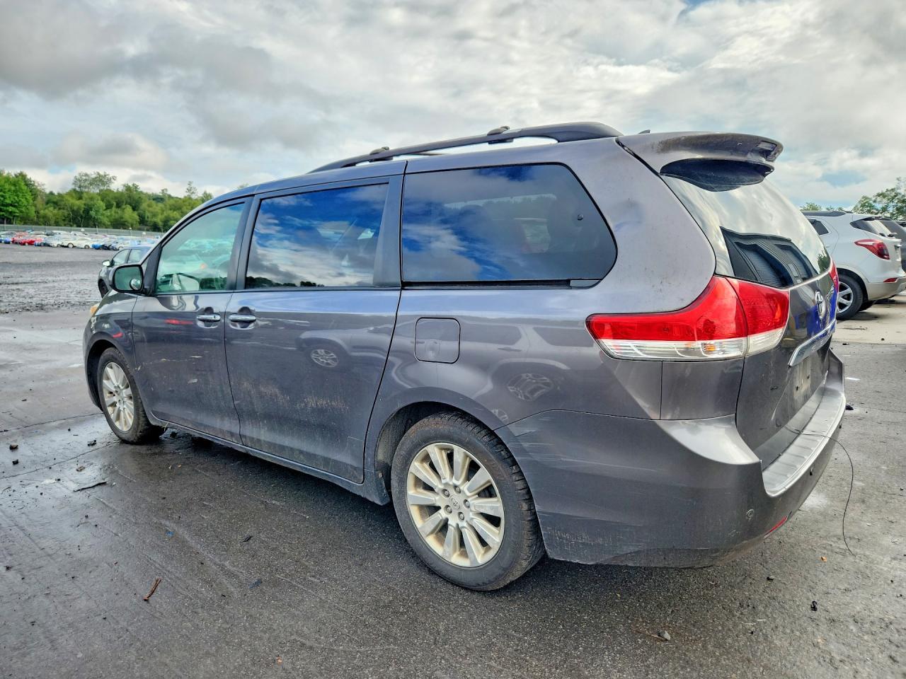 2011 Toyota Sienna Limited 7-passenger Gray vin: 5TDDK3DC2BS014550