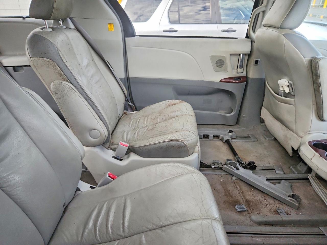 2011 Toyota Sienna Limited 7-passenger Gray vin: 5TDDK3DC2BS014550