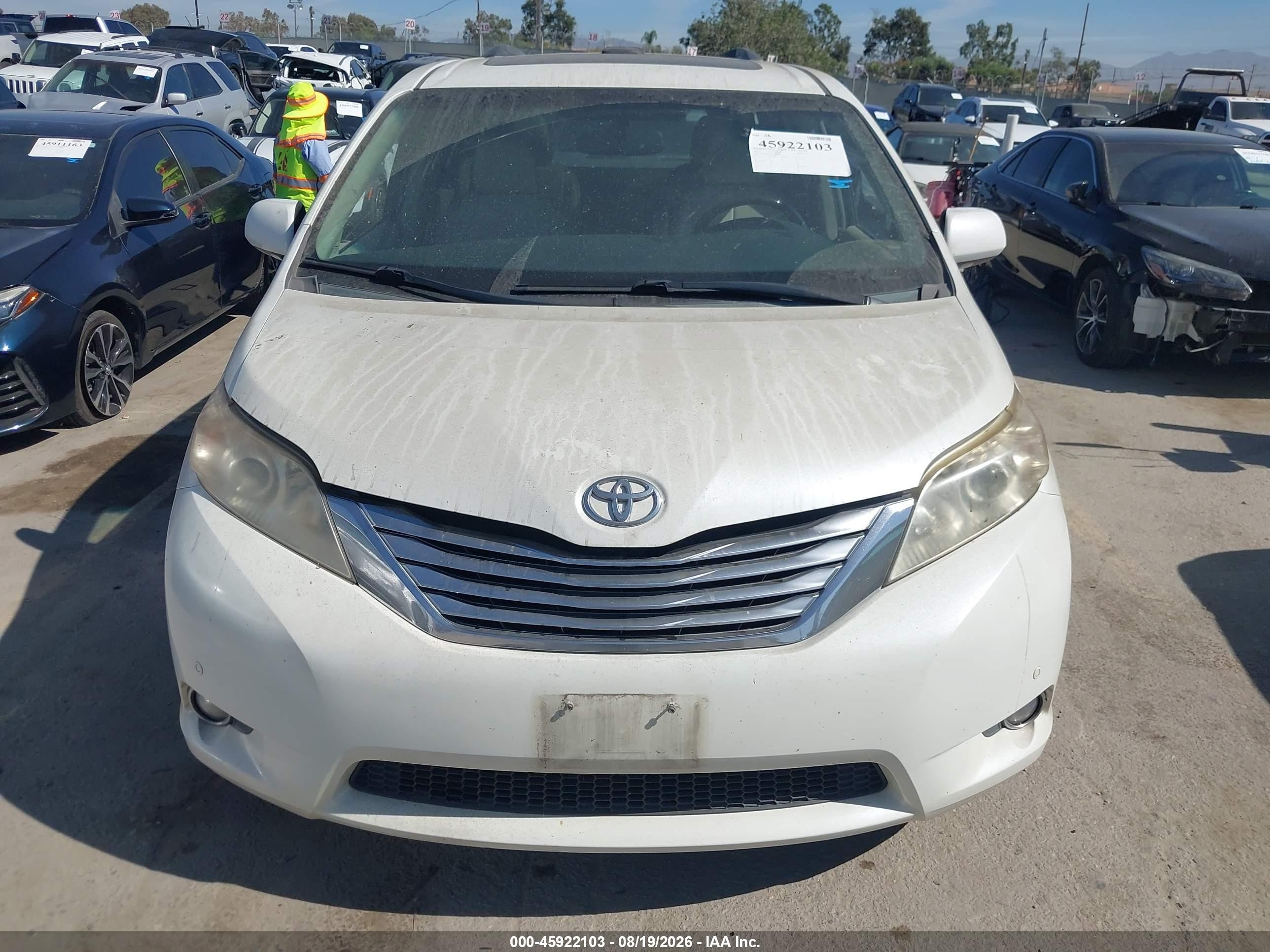 2011 Toyota Sienna Limited White vin: 5TDDK3DC2BS023782
