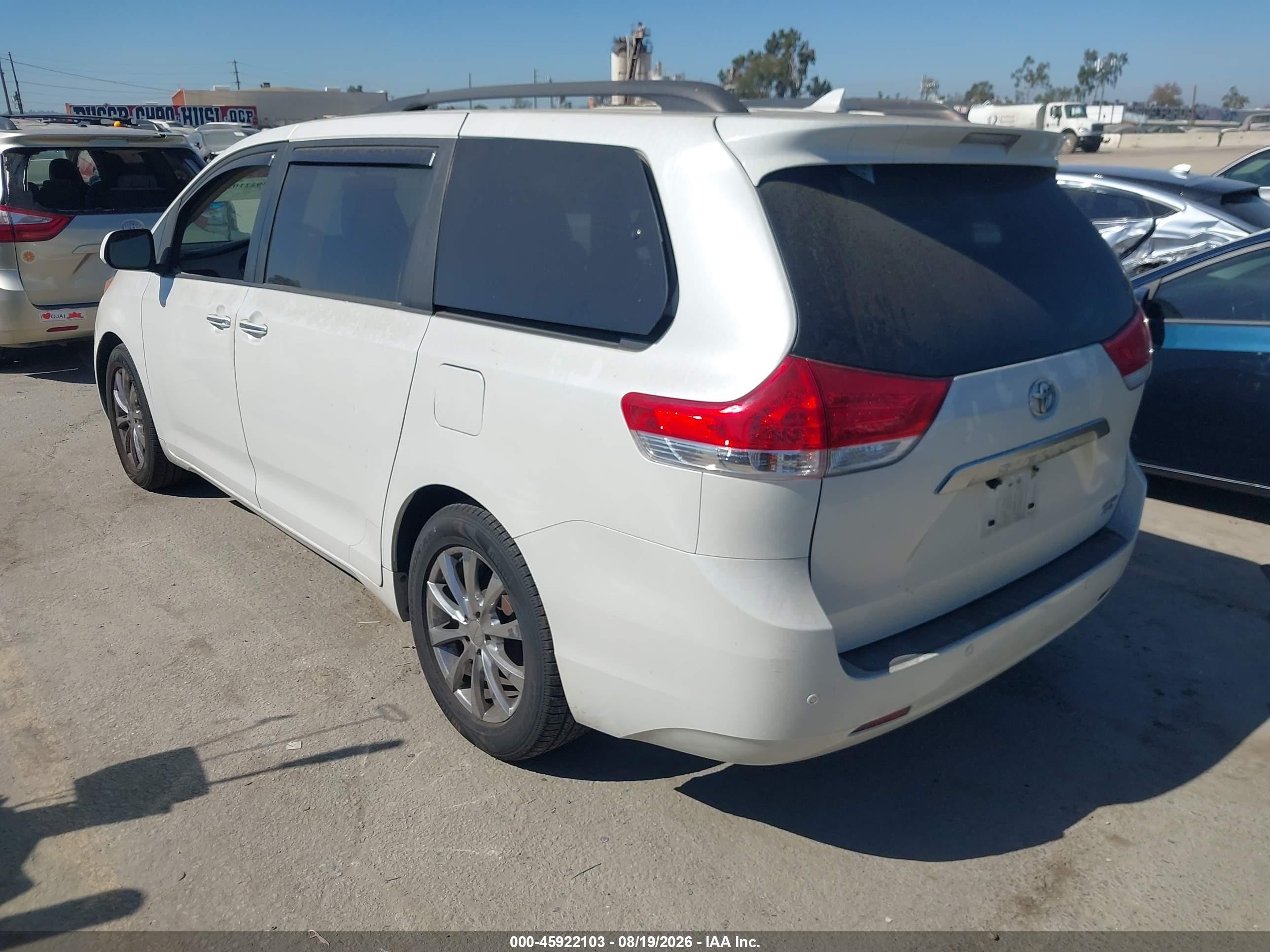 2011 Toyota Sienna Limited White vin: 5TDDK3DC2BS023782