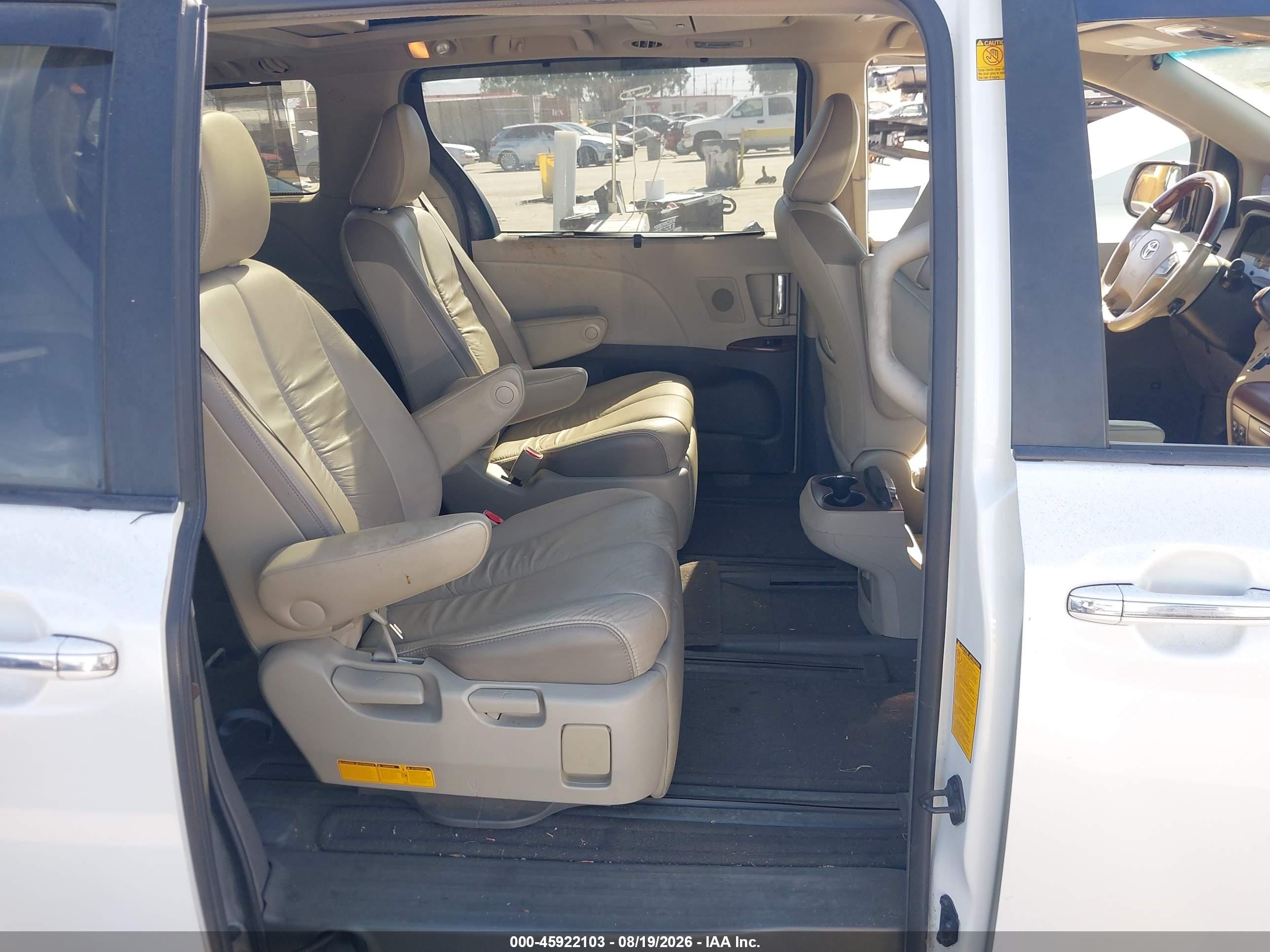 2011 Toyota Sienna Limited White vin: 5TDDK3DC2BS023782