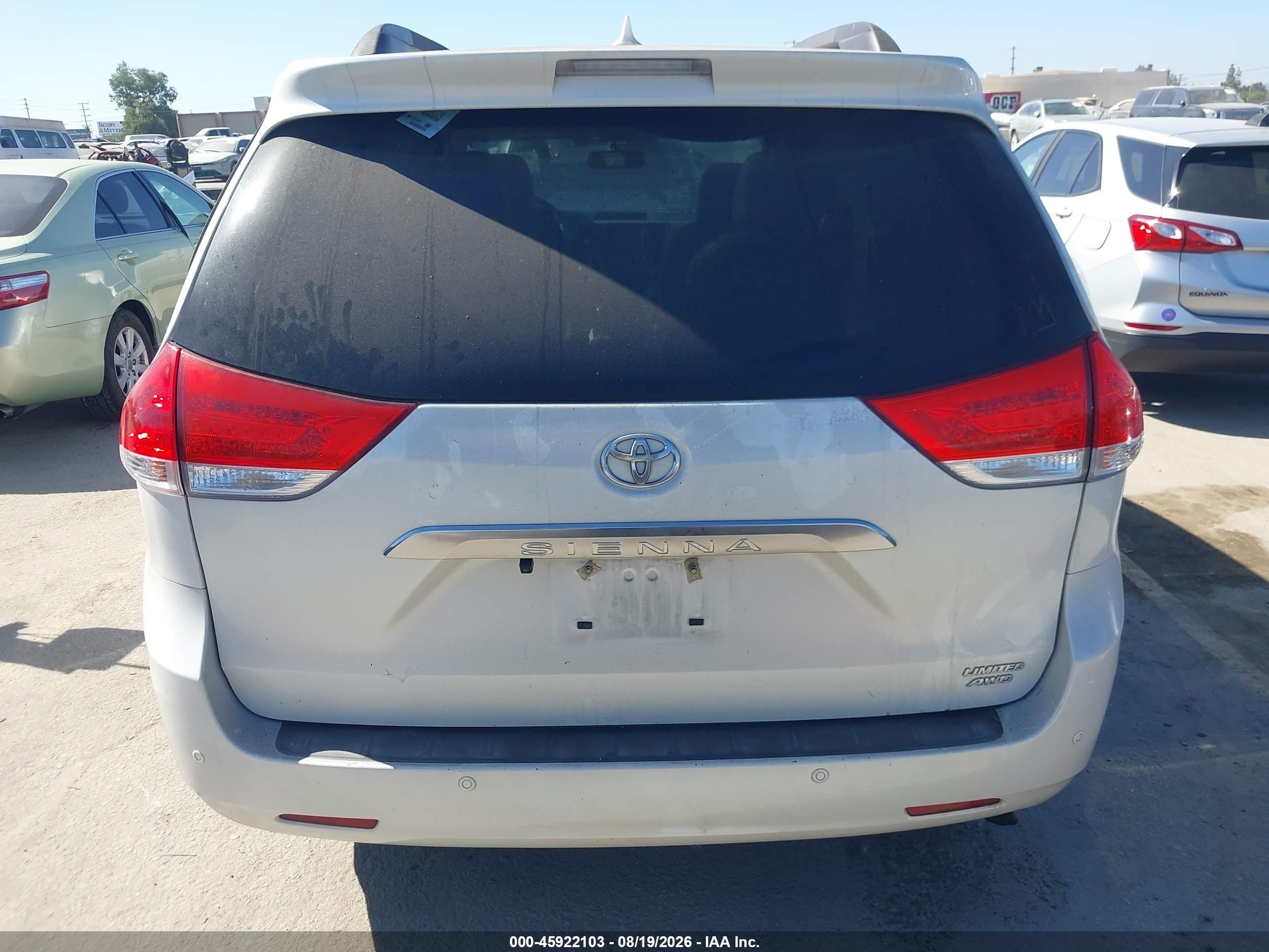 2011 Toyota Sienna Limited White vin: 5TDDK3DC2BS023782