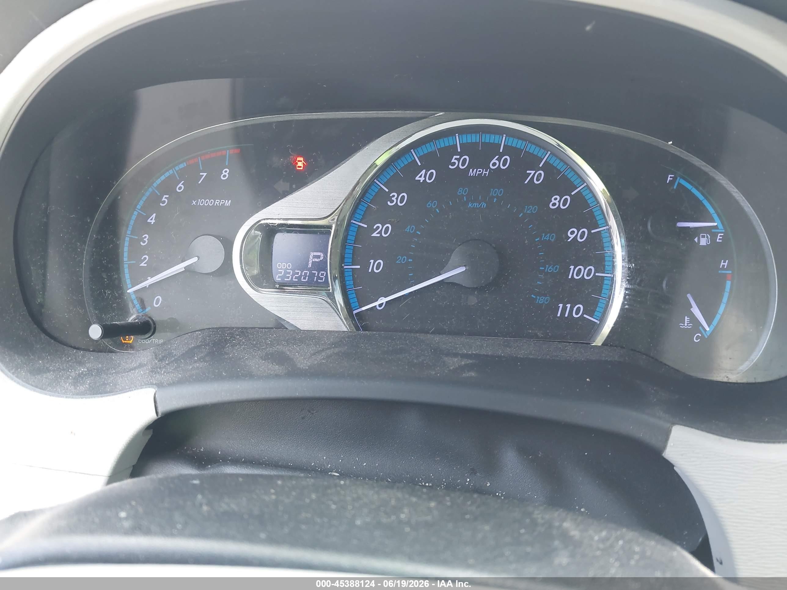 2011 Toyota Sienna Limited Silver vin: 5TDDK3DC2BS024253