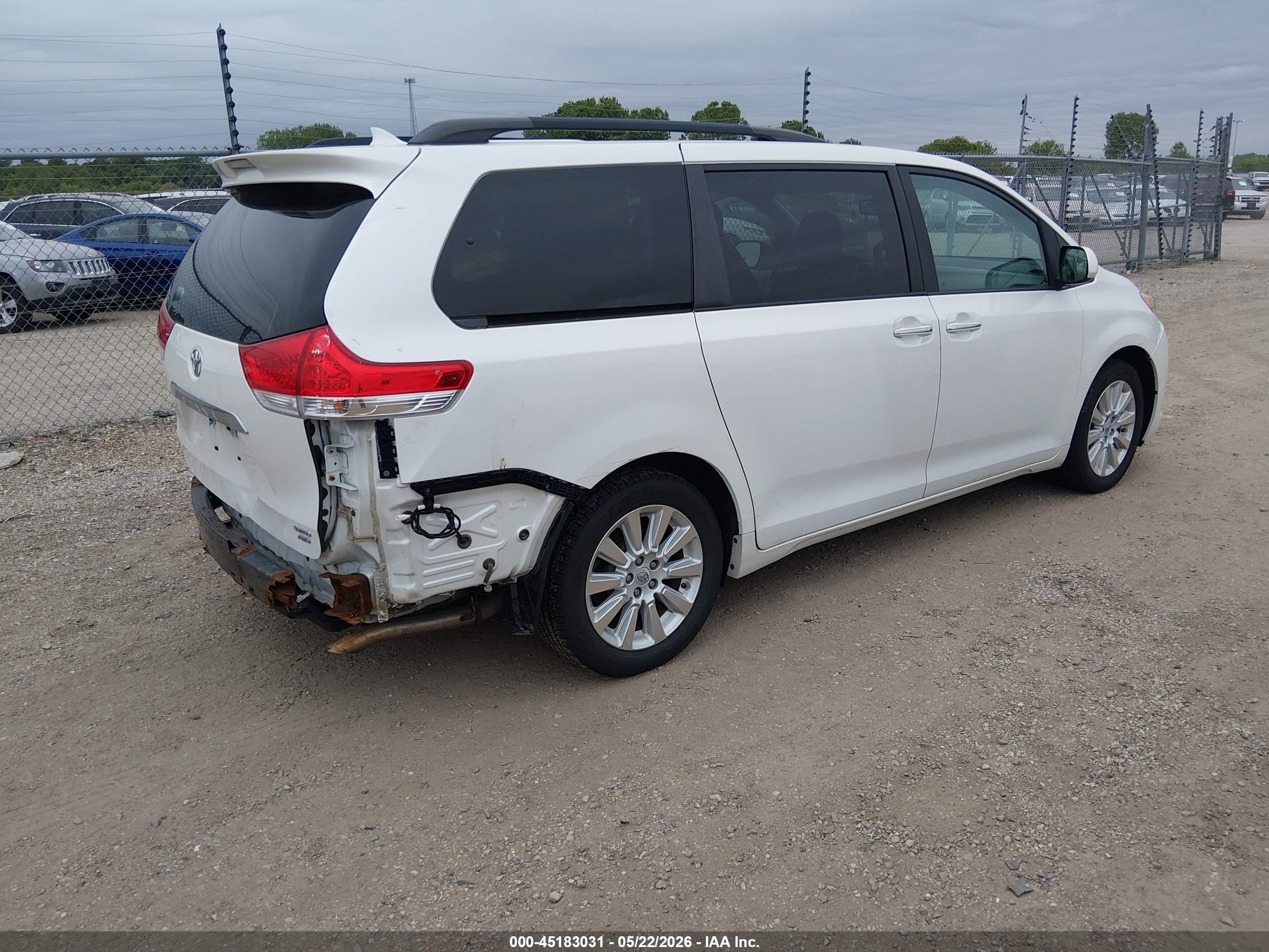 2012 Toyota Sienna Limited 7 Passenger White vin: 5TDDK3DC2CS035724