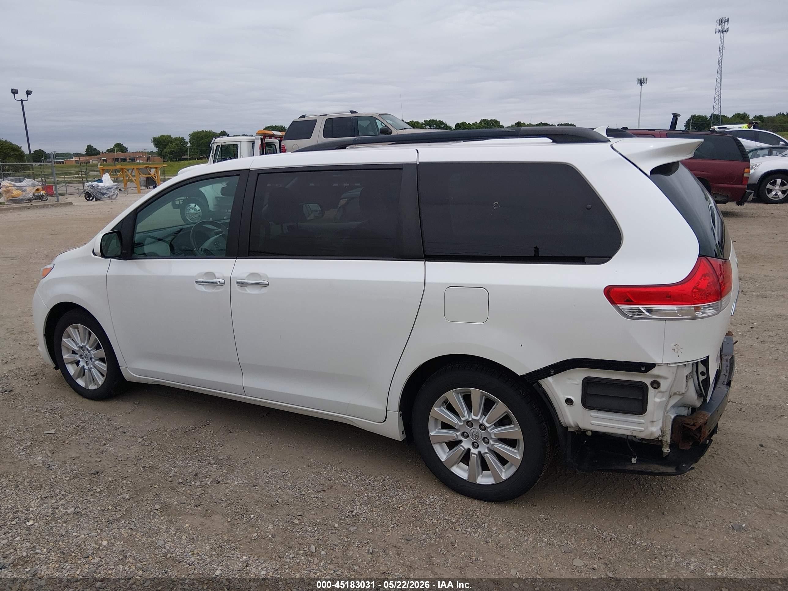 2012 Toyota Sienna Limited 7 Passenger White vin: 5TDDK3DC2CS035724