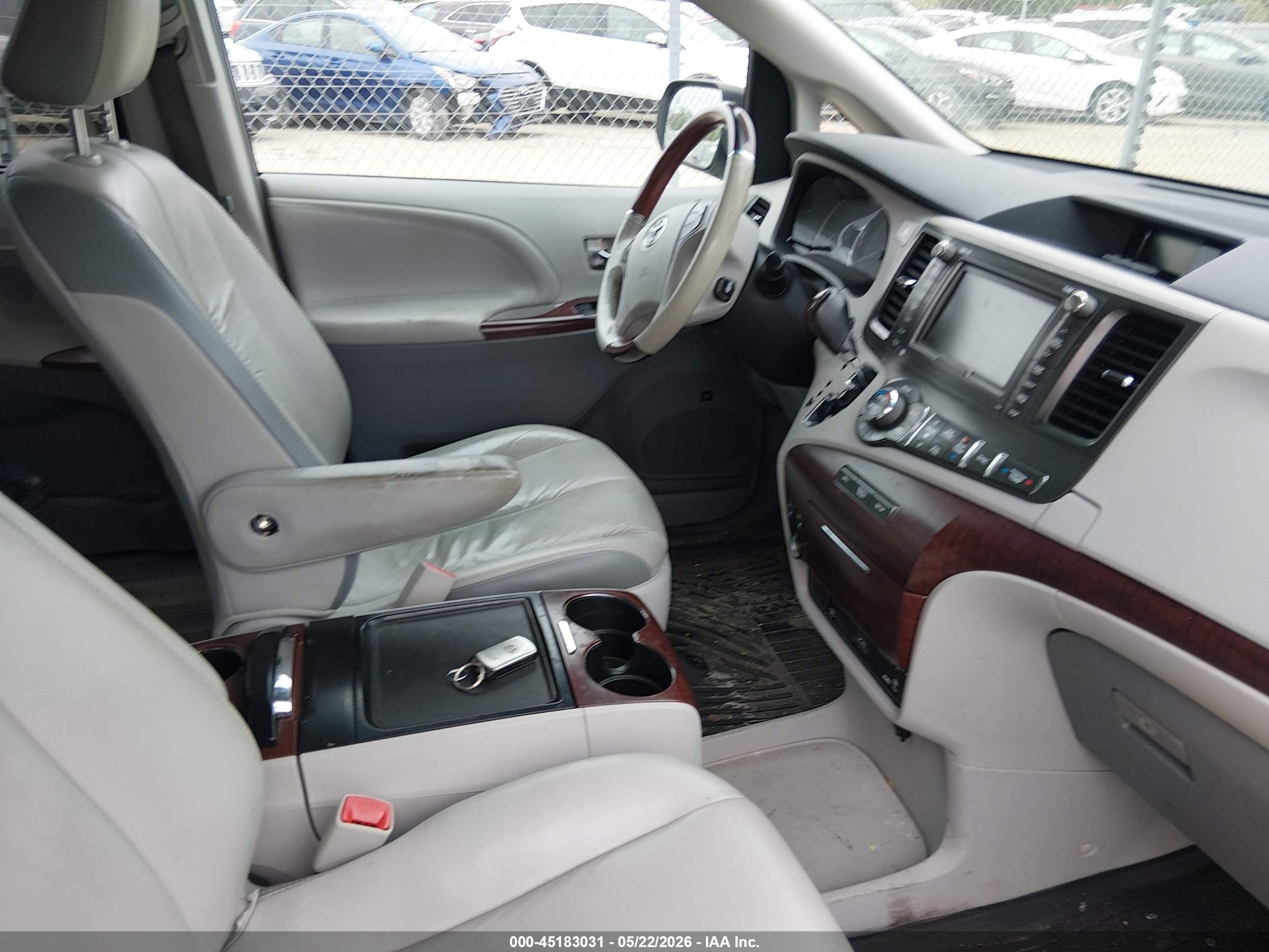 2012 Toyota Sienna Limited 7 Passenger White vin: 5TDDK3DC2CS035724