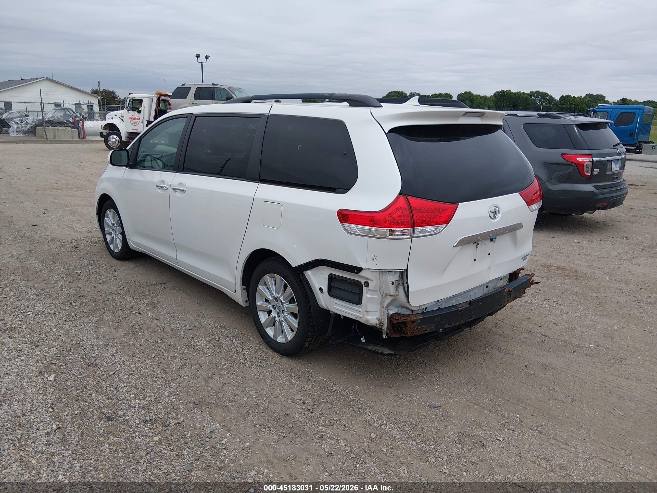2012 Toyota Sienna Limited 7 Passenger White vin: 5TDDK3DC2CS035724