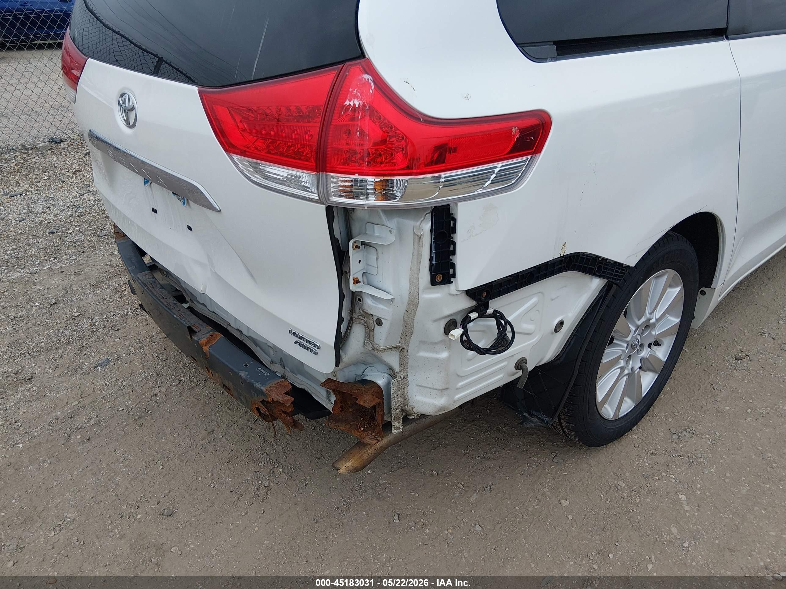 2012 Toyota Sienna Limited 7 Passenger White vin: 5TDDK3DC2CS035724