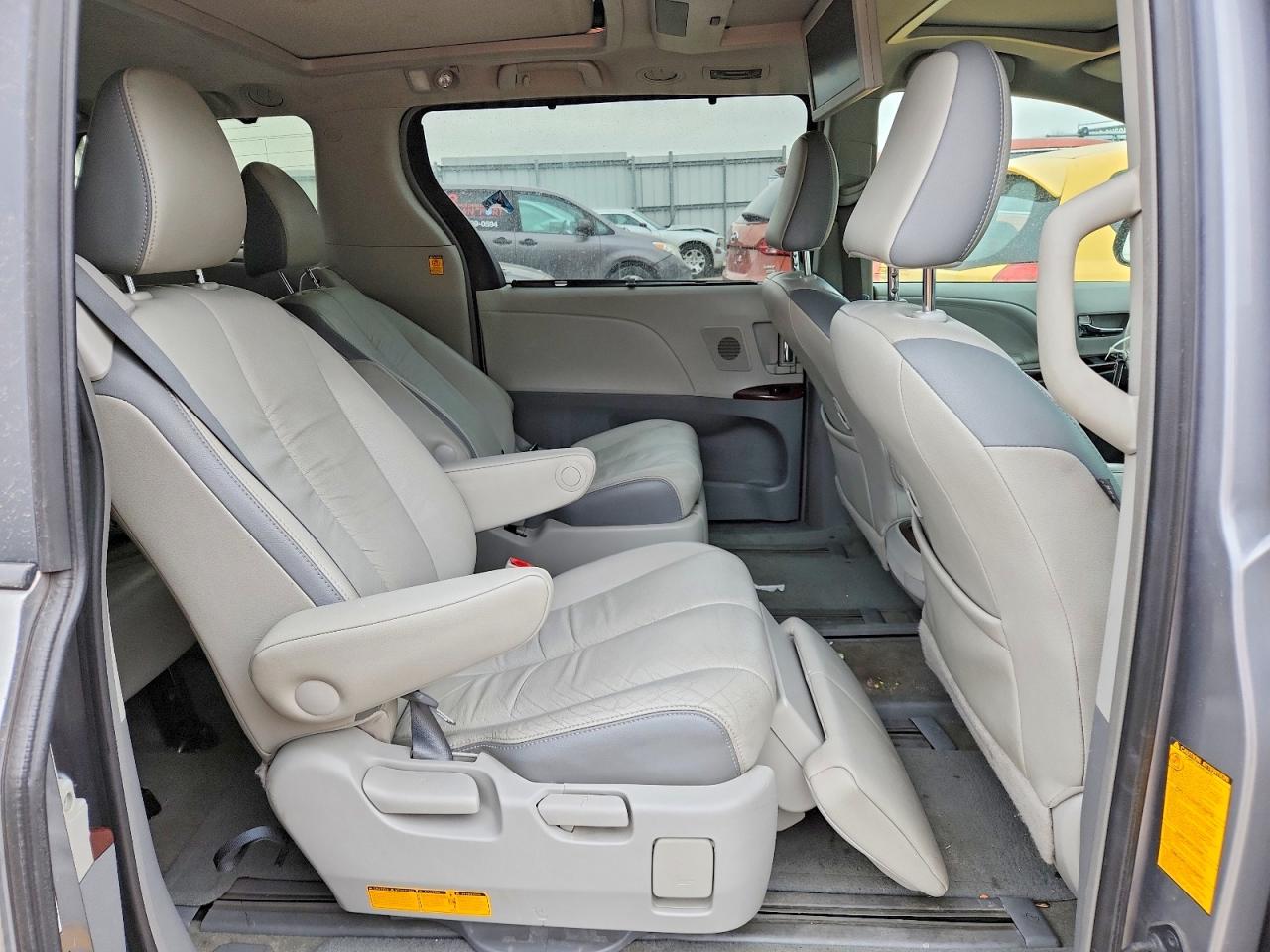 2012 Toyota Sienna Silver vin: 5TDDK3DC2CS043032